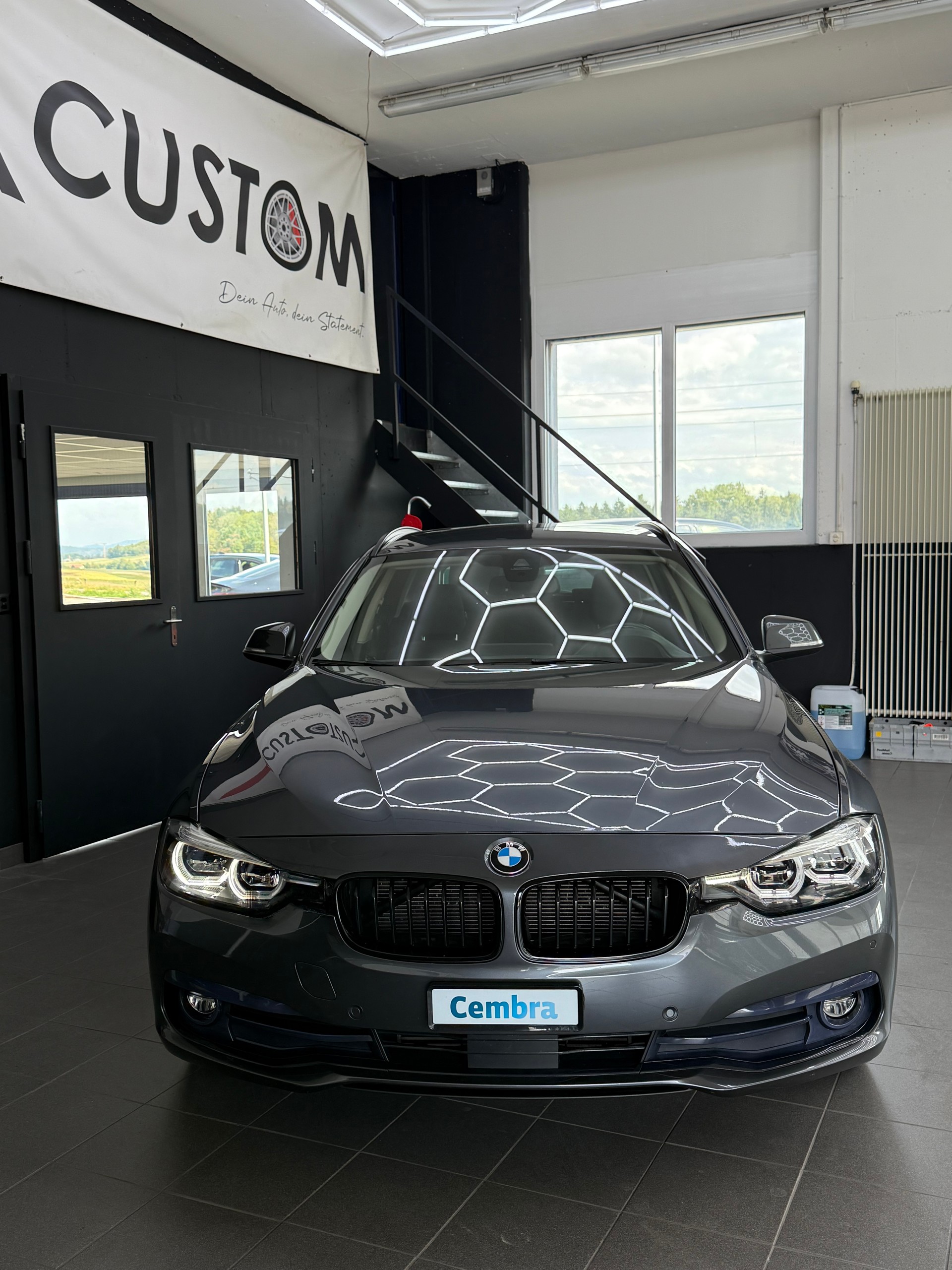 BMW 320d xDrive Touring Frisch ab MFK & Service 1.Hand|CH Fahrzeug|-image-1
