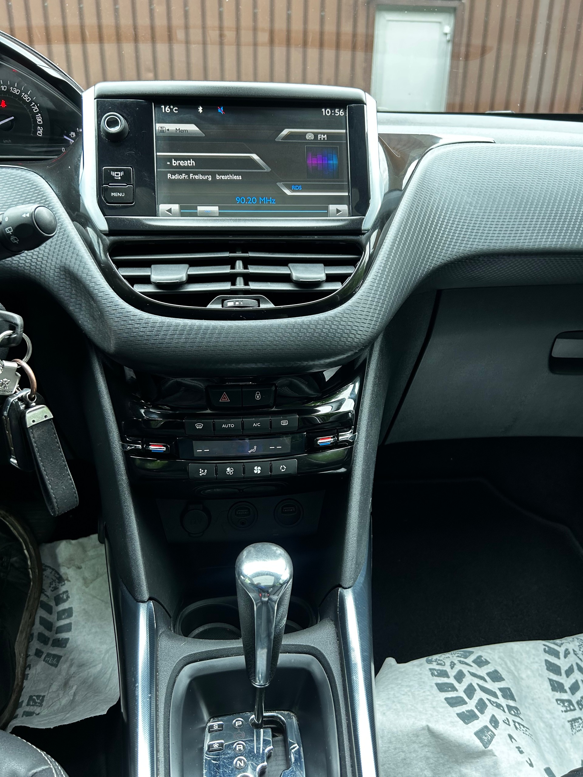 PEUGEOT 2008 1.6 VTI Active Automatic-image-9