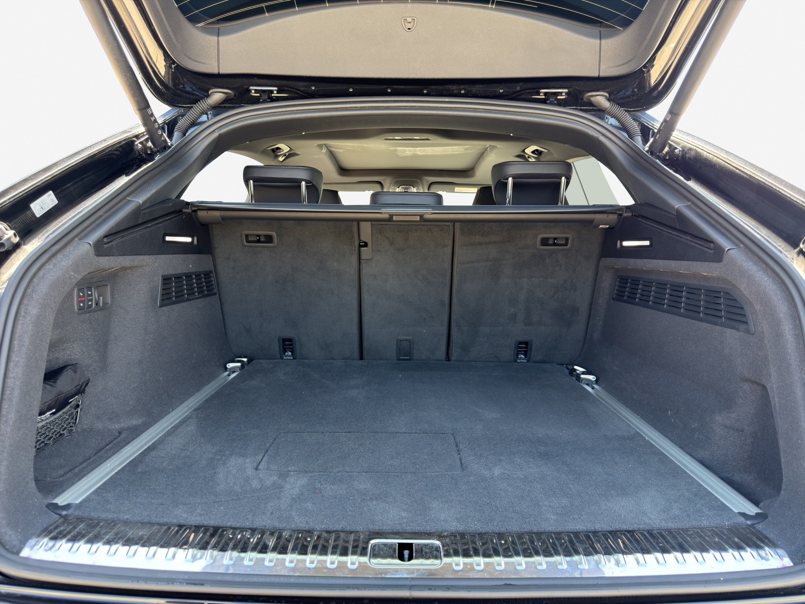 AUDI Q8 55 TFSI e quattro PHEV tiptronic-image-9
