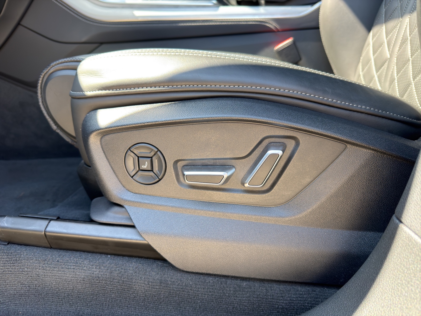 AUDI Q8 55 TFSI e quattro PHEV tiptronic-image-12
