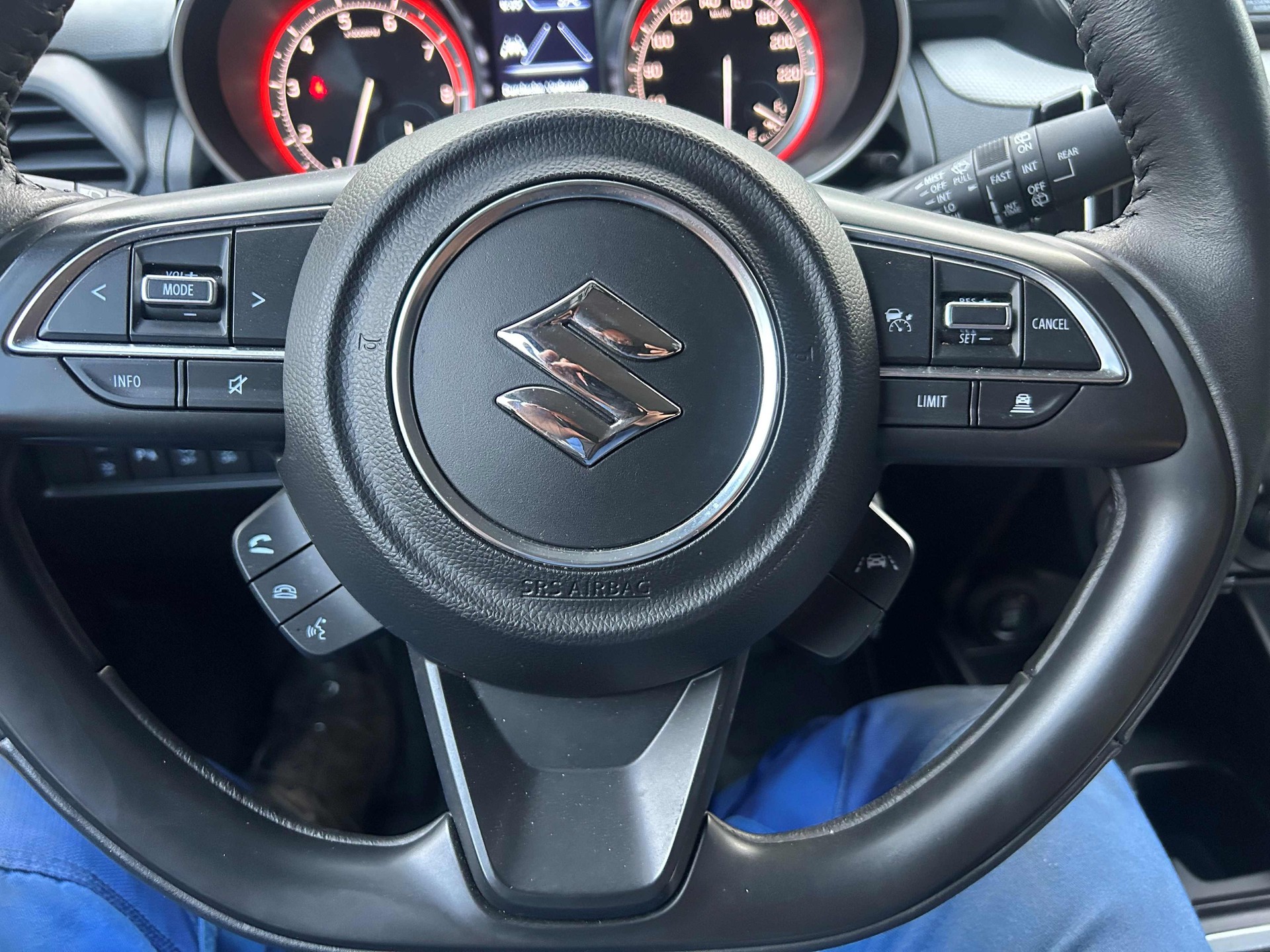 SUZUKI Swift 1.2i Piz Sulai Top Hybrid Allgrip 4x4-image-8