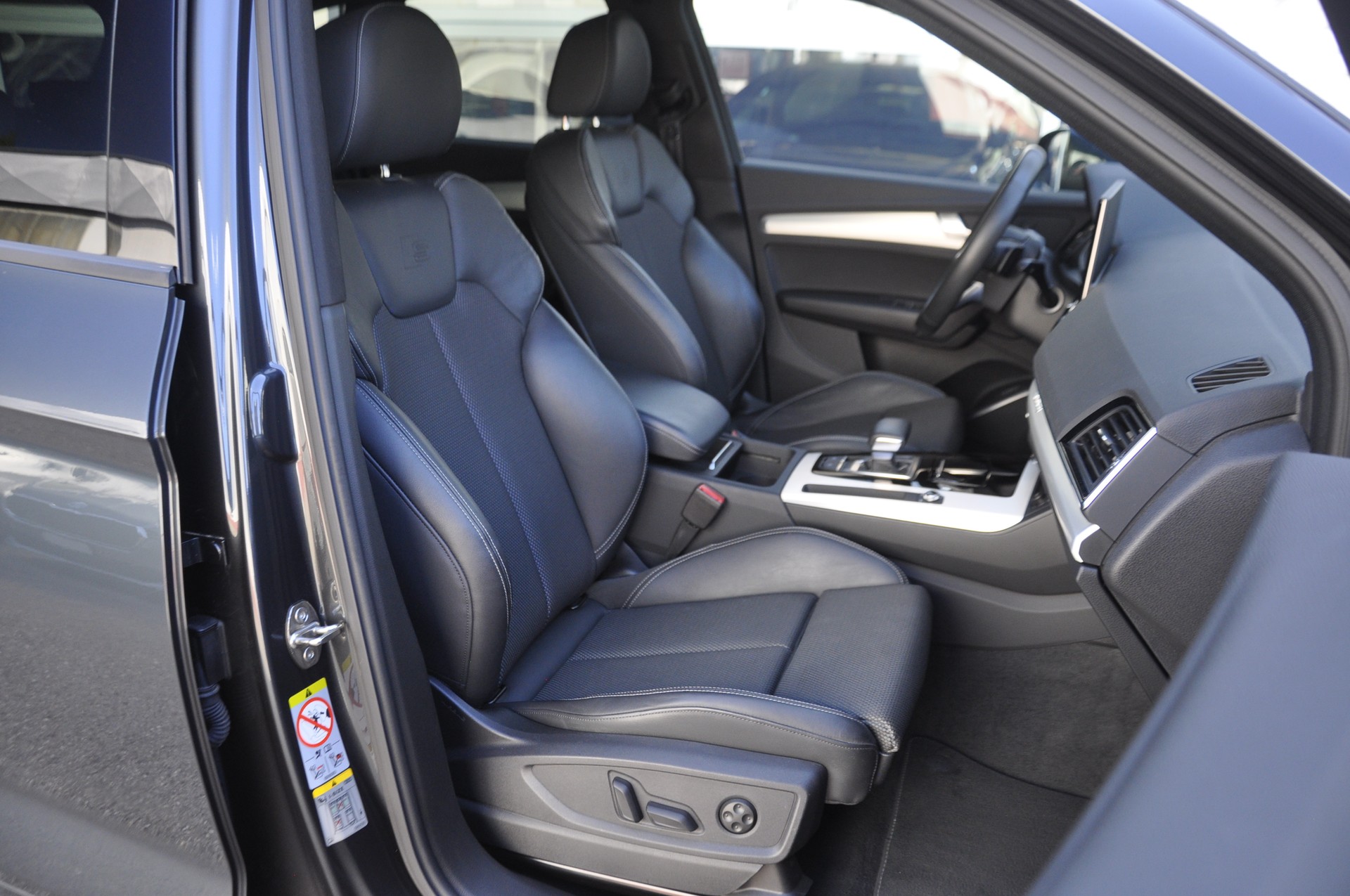 AUDI Q5 Sportback 40 TDI advanced quattro S-tronic S line-image-7