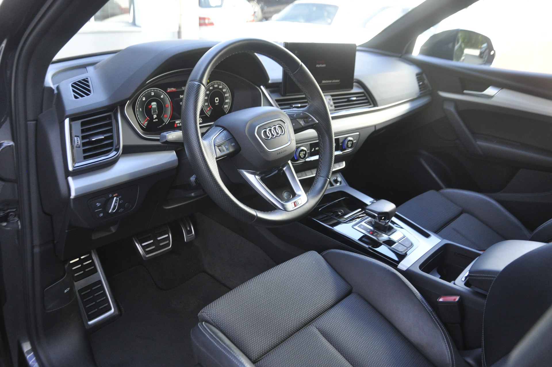 AUDI Q5 Sportback 40 TDI advanced quattro S-tronic S line-image-5