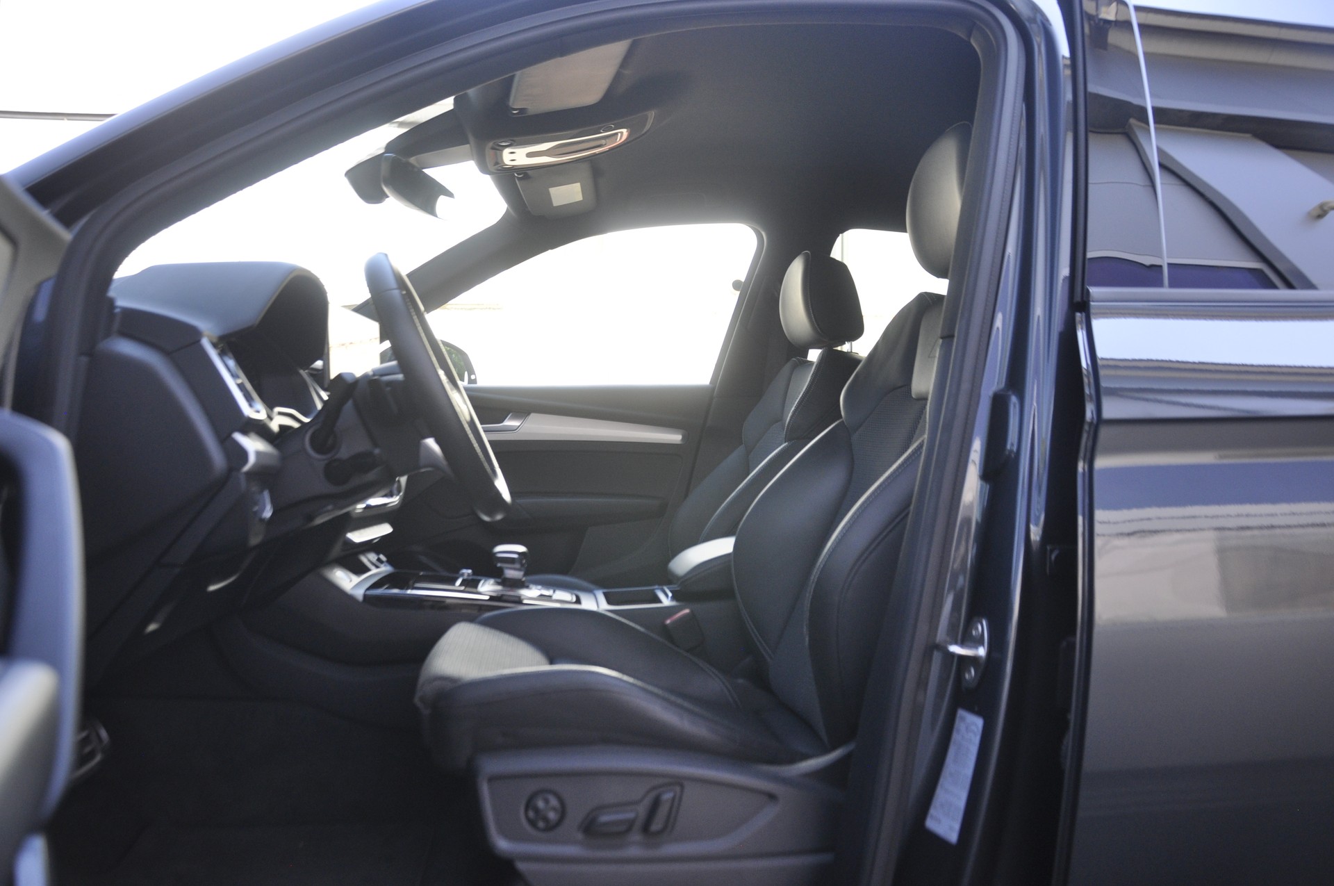 AUDI Q5 Sportback 40 TDI advanced quattro S-tronic S line-image-4