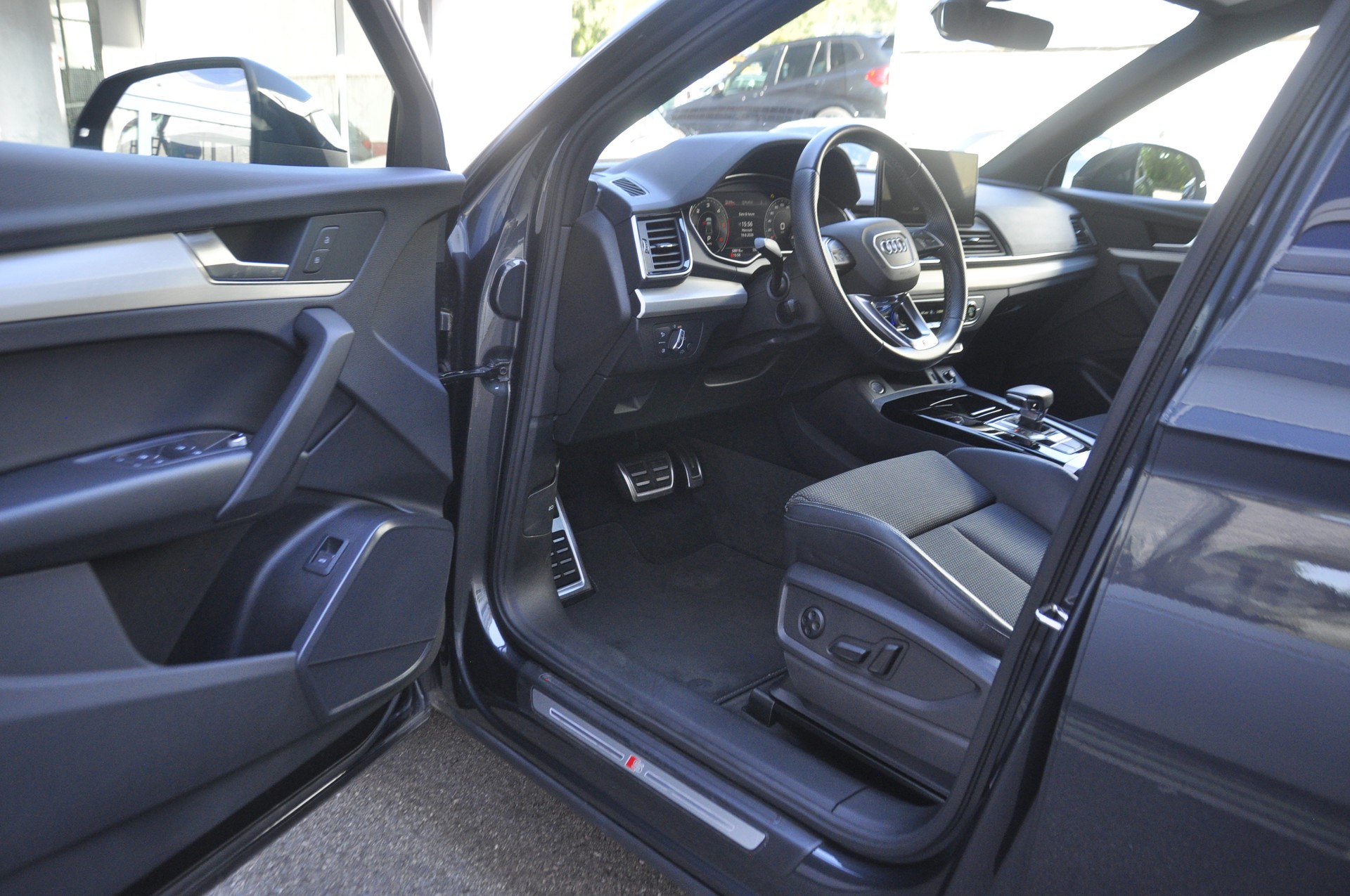 AUDI Q5 Sportback 40 TDI advanced quattro S-tronic S line-image-3