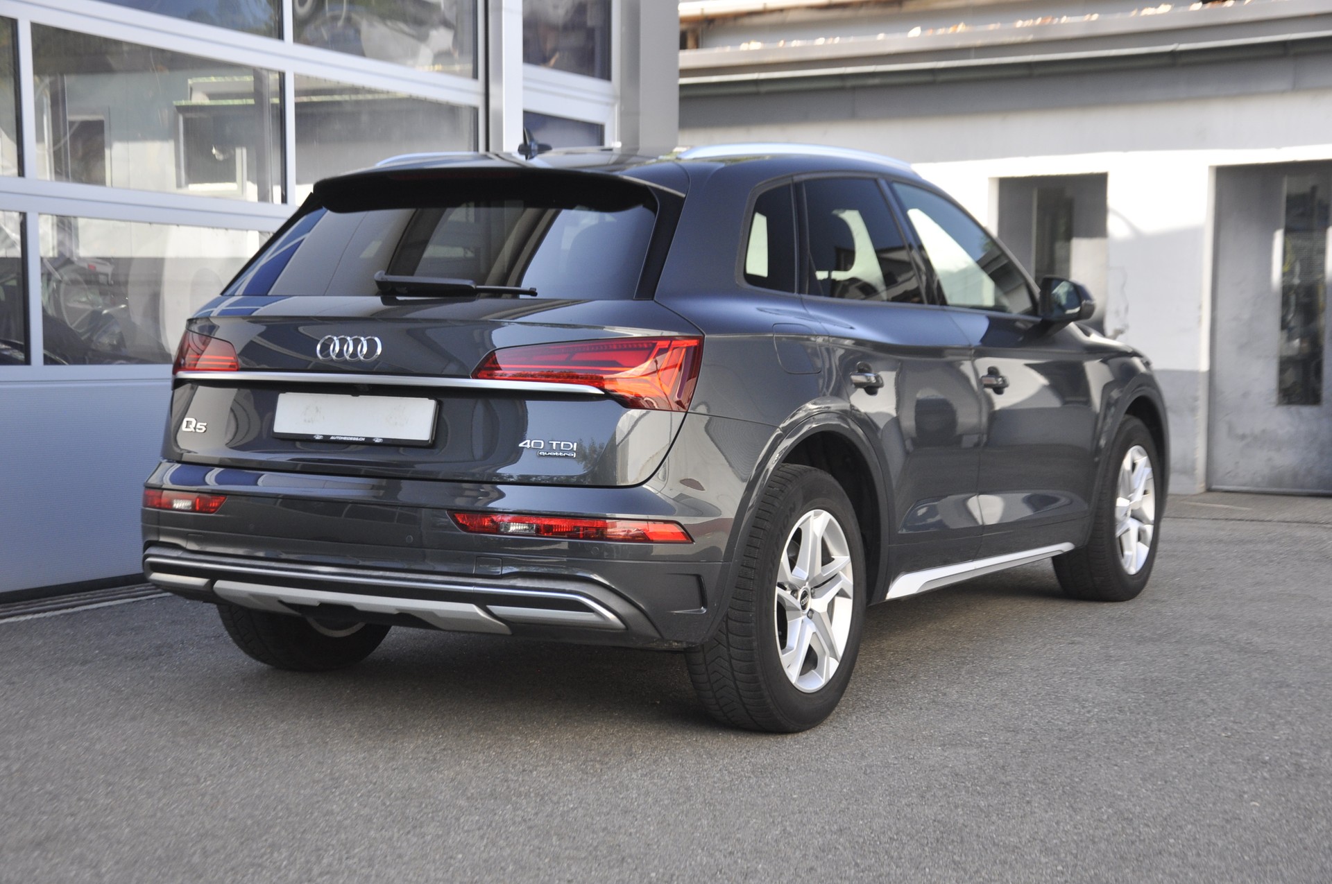AUDI Q5 Sportback 40 TDI advanced quattro S-tronic S line-image-2