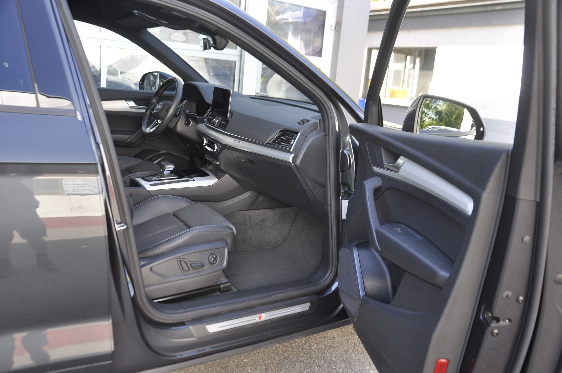 AUDI Q5 Sportback 40 TDI advanced quattro S-tronic S line-image-6