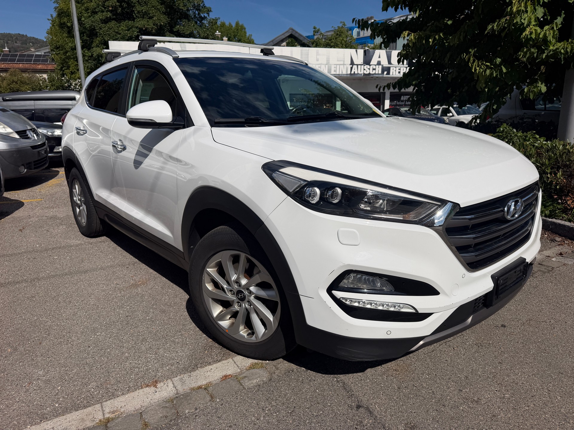 HYUNDAI Tucson 2.0 CRDI Plena 4WD Automatic-image-2