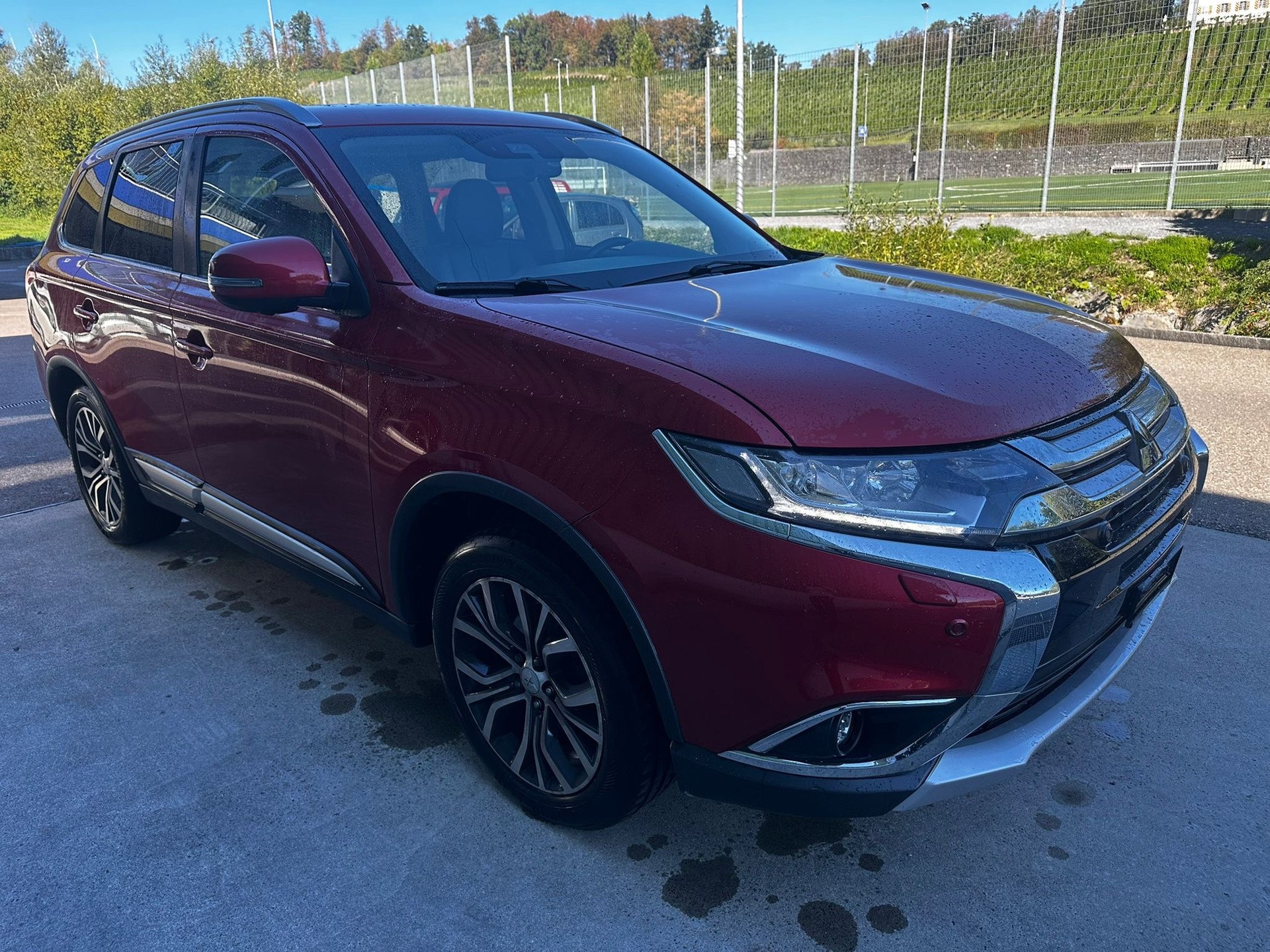 MITSUBISHI Outlander 2.2 DID Diamond 4WD Automatic-image-2