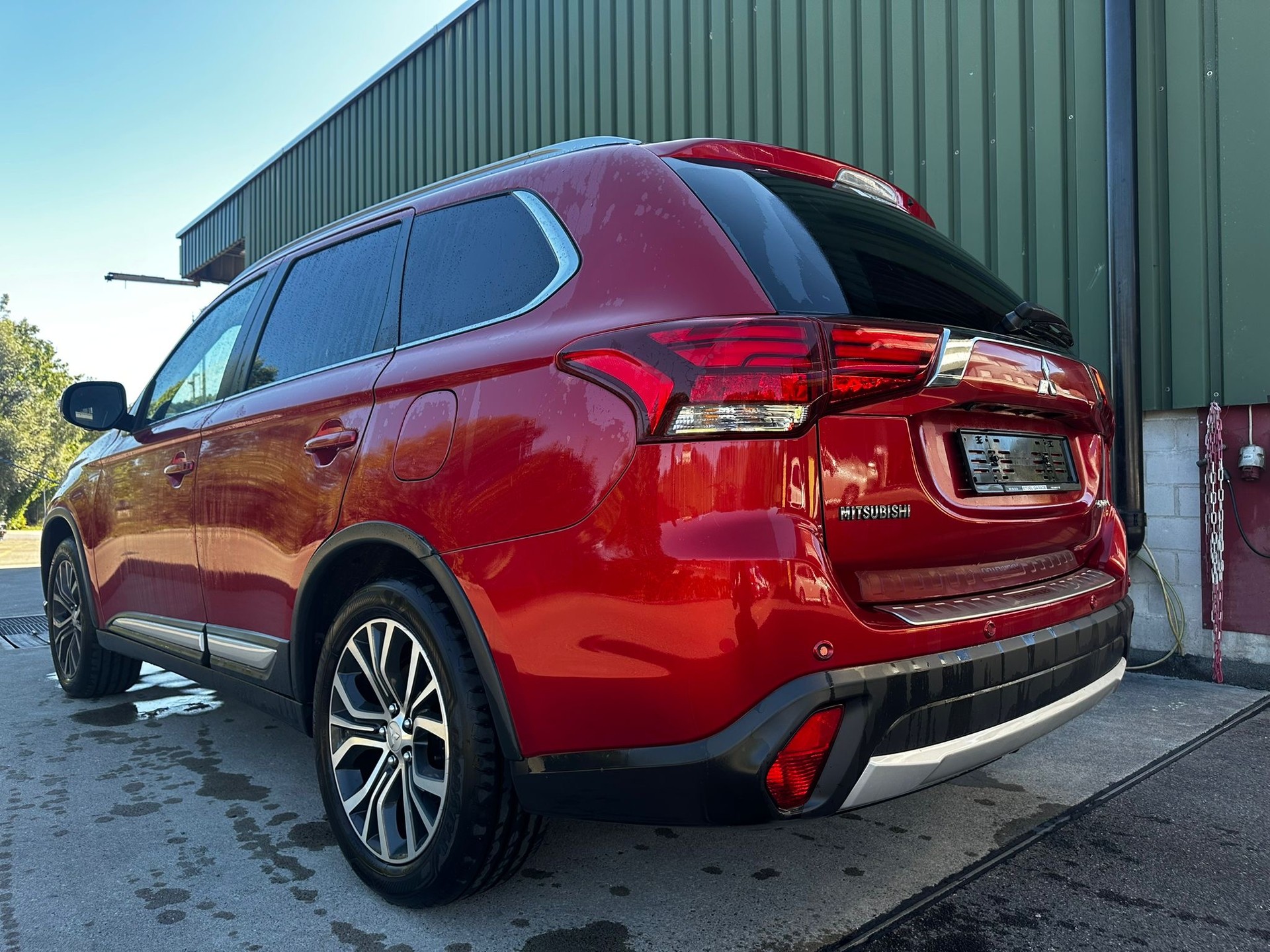 MITSUBISHI Outlander 2.2 DID Diamond 4WD Automatic-image-3