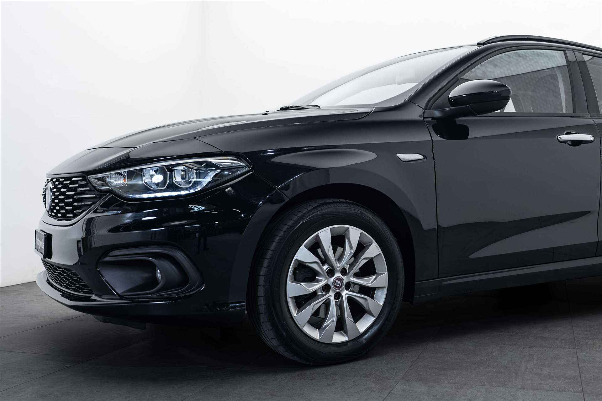 FIAT Tipo 1.6MJ Station Wagon Lounge-showroom-element-1