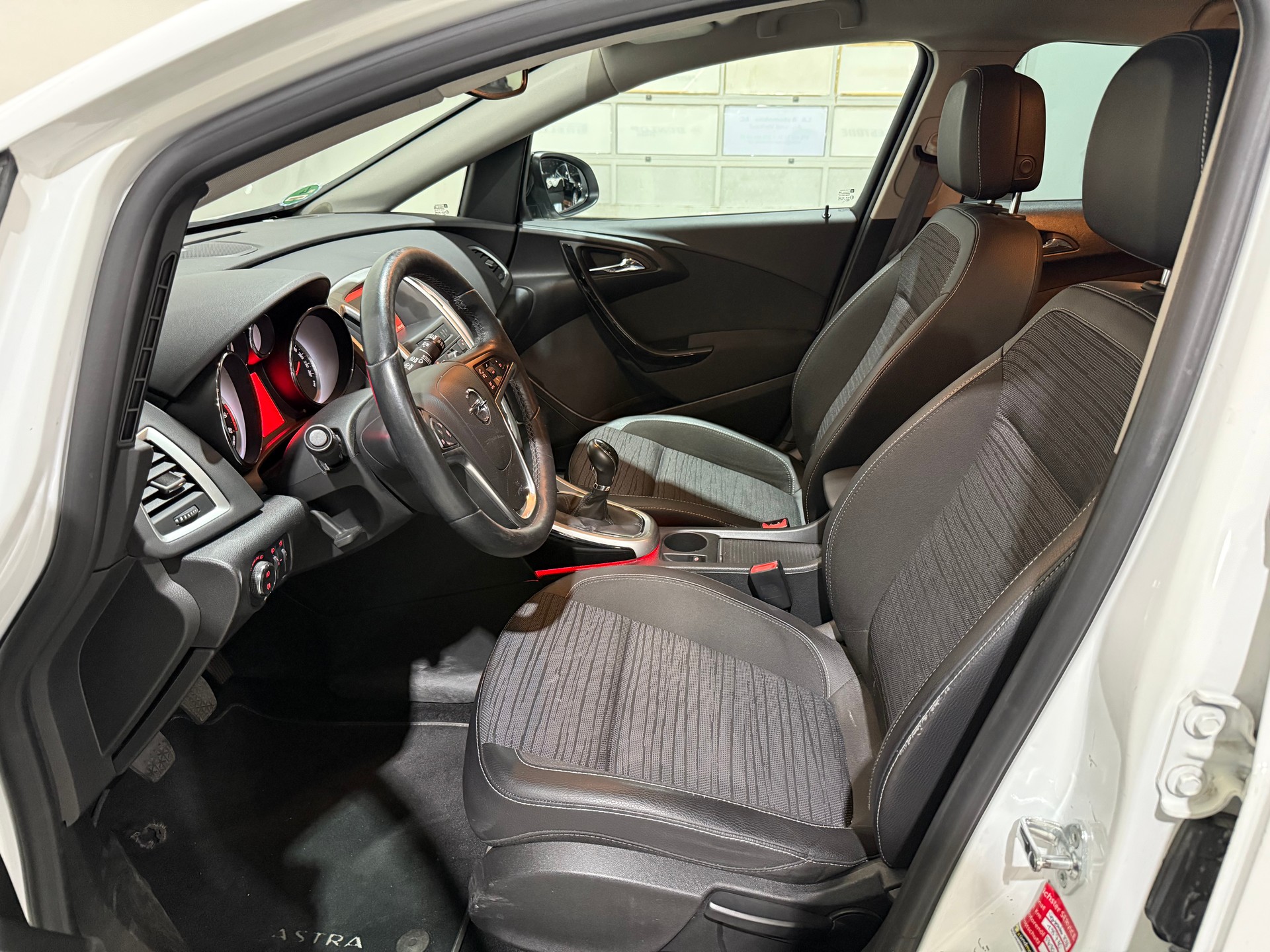 OPEL Astra 1.4i 16V Turbo Sport-image-12