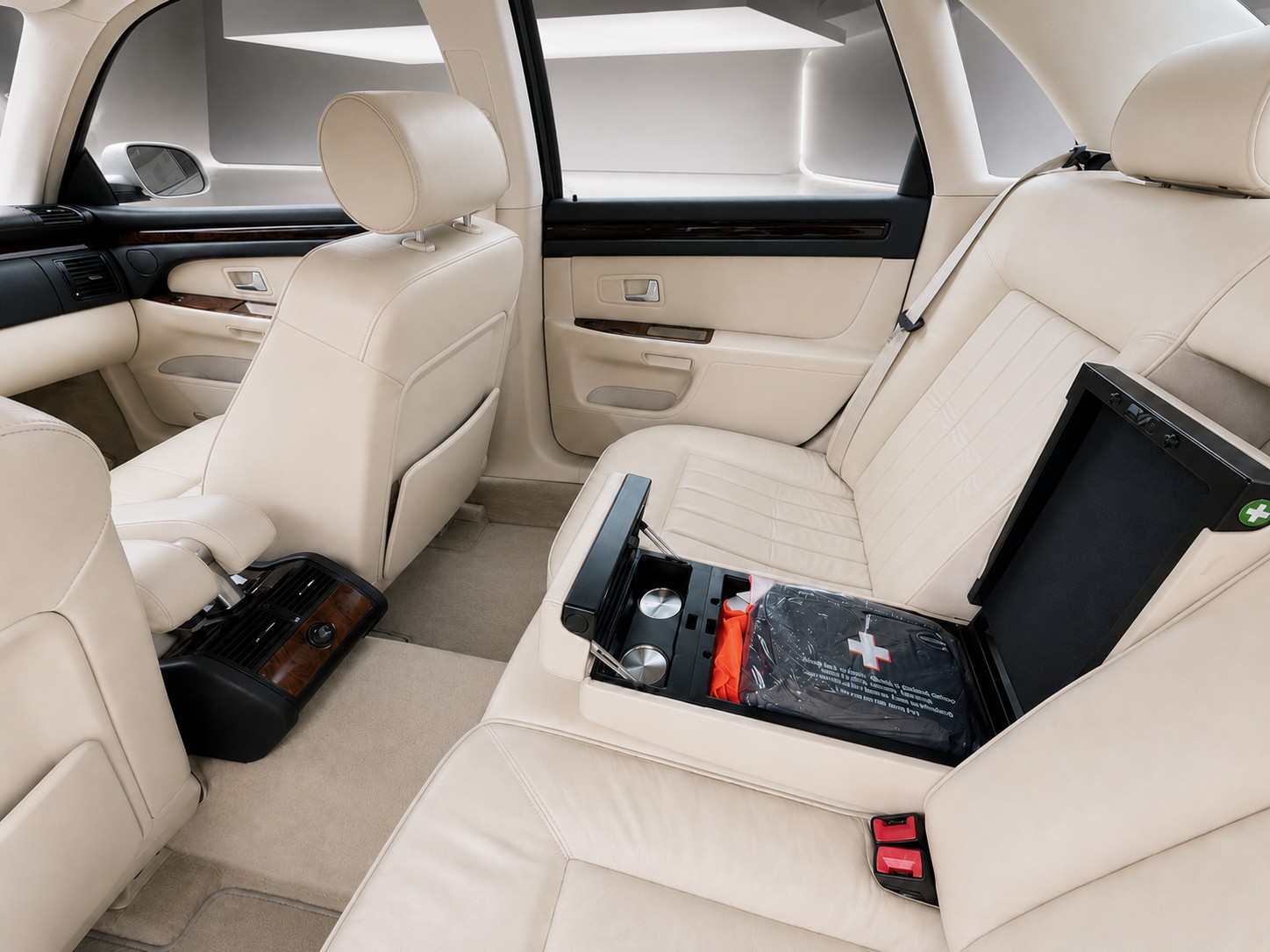 AUDI A8 2.8 30V-image-10