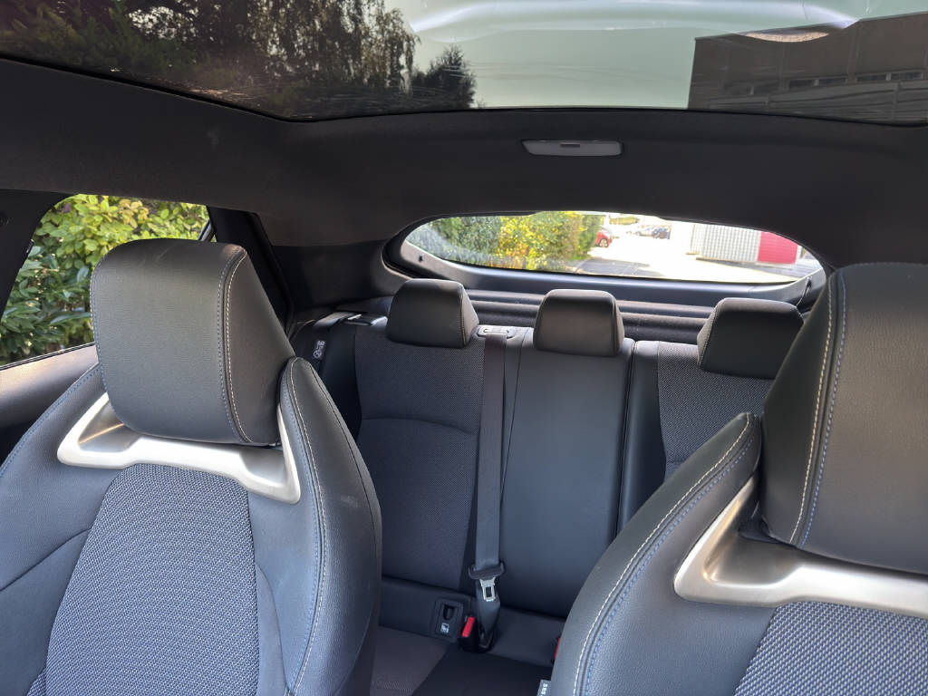 TOYOTA C-HR 2.0 HEV Style 4x4-image-13
