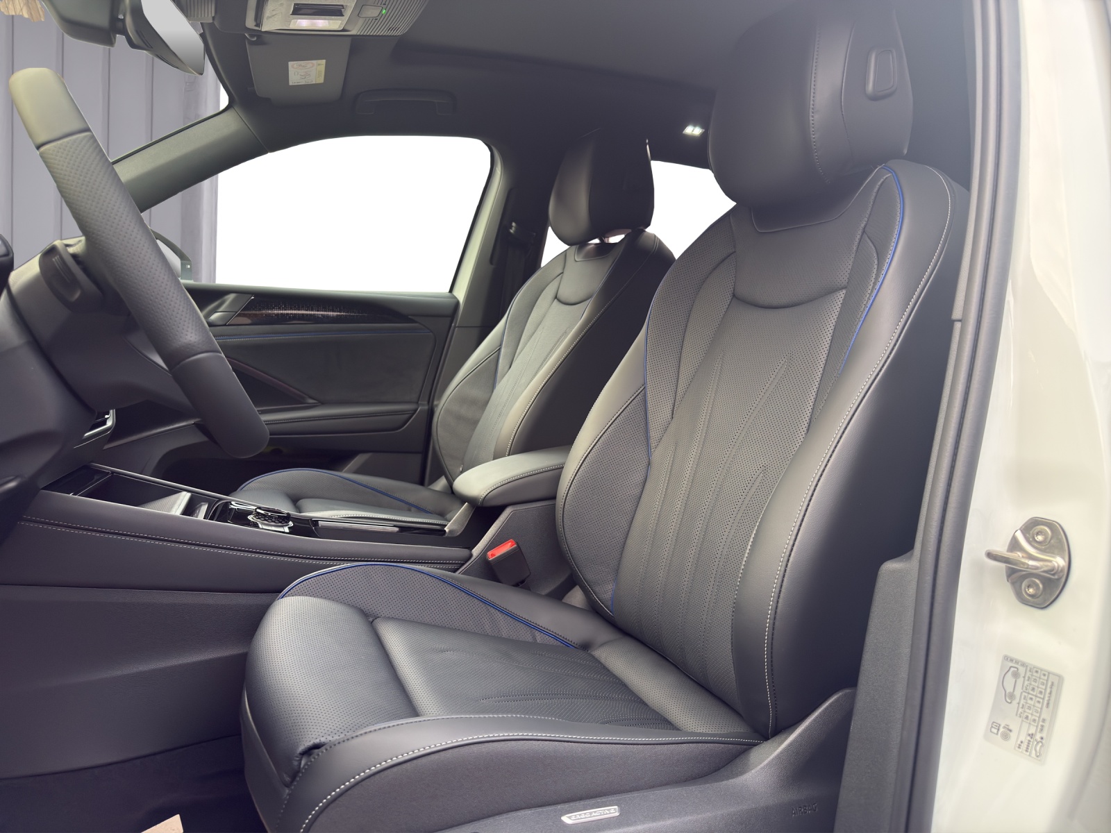 VW Tiguan 2.0 TSI DSG R-Line United 4Motion-image-9