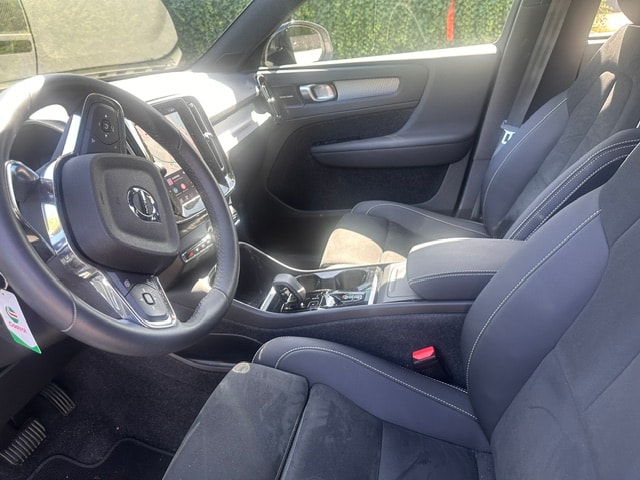 VOLVO XC40 2.0 B3 MH Plus Dark-image-2