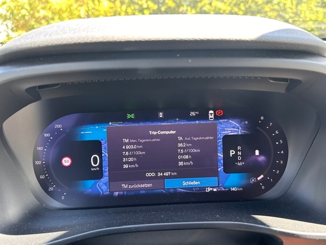 VOLVO XC40 2.0 B3 MH Plus Dark-image-5