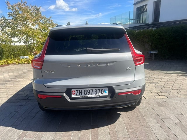 VOLVO XC40 2.0 B3 MH Plus Dark-image-3