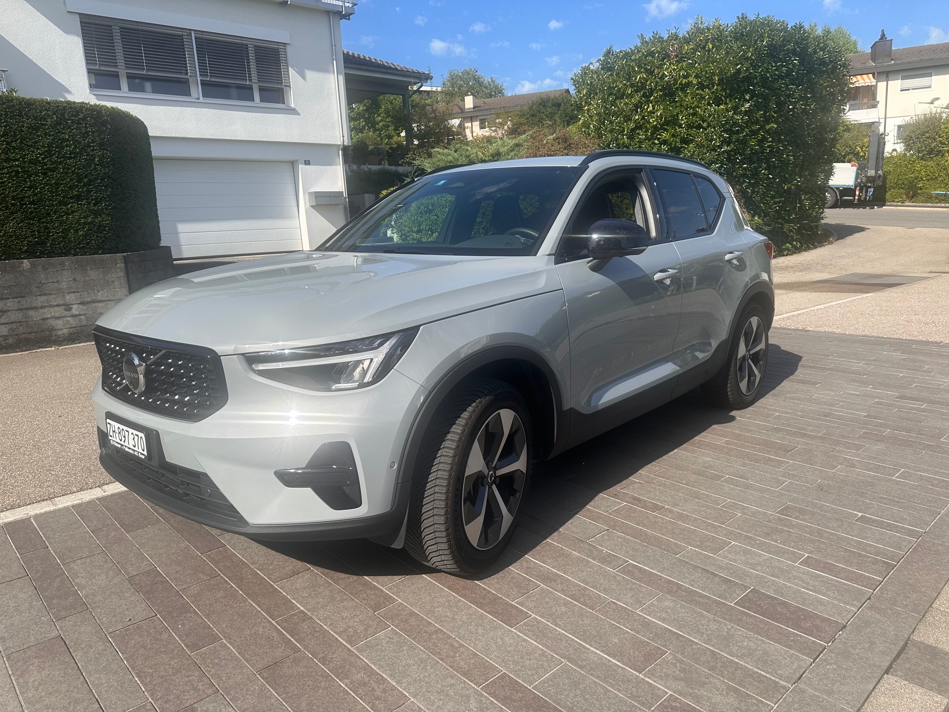 VOLVO XC40 2.0 B3 MH Plus Dark-image-0