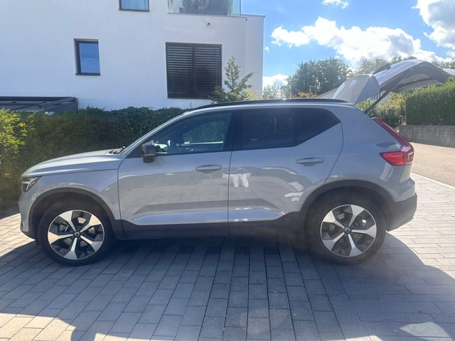 VOLVO XC40 2.0 B3 MH Plus Dark-image-1
