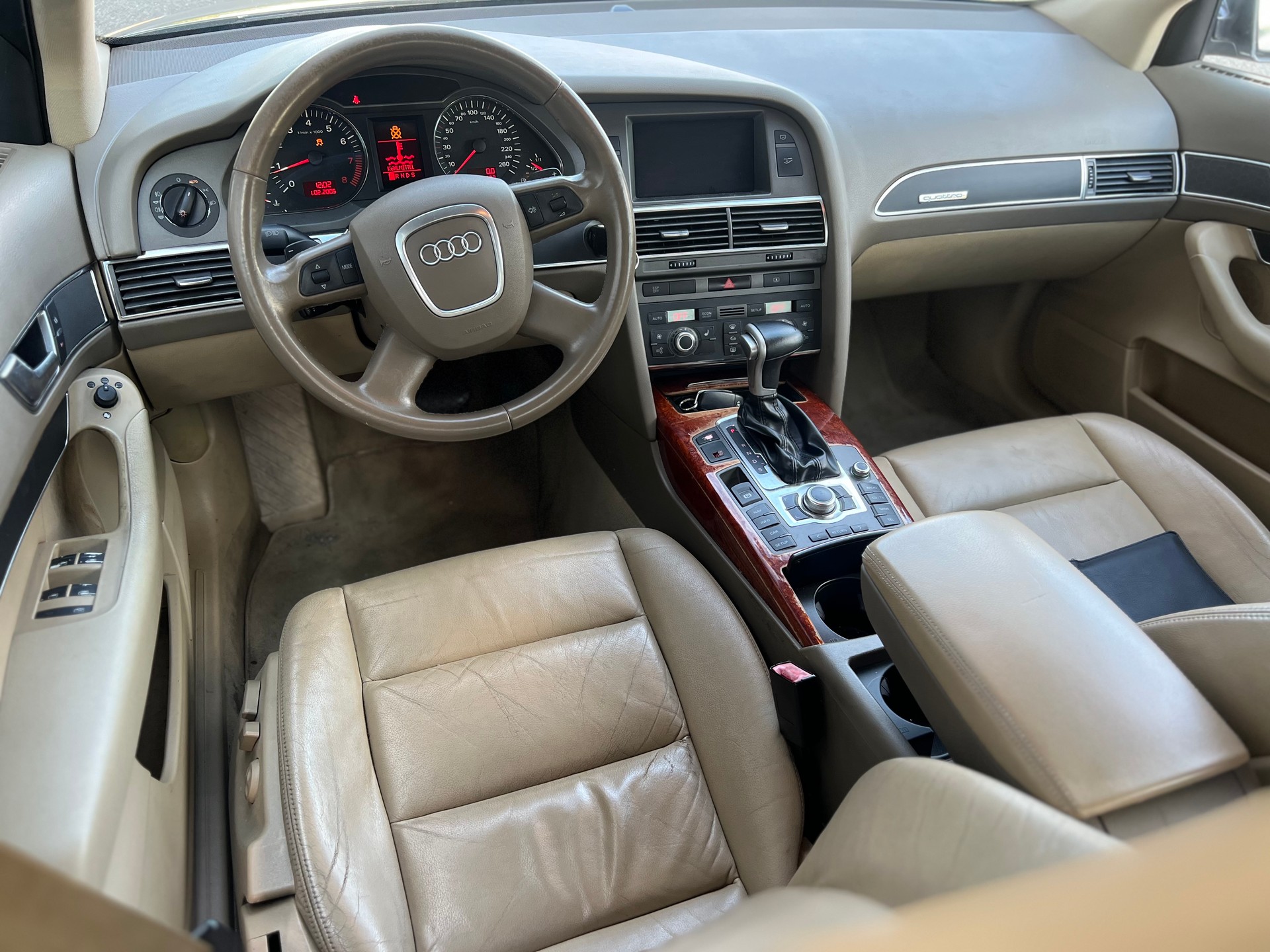 AUDI A6 Limousine 4.2 V8 quattro tiptronic-image-4