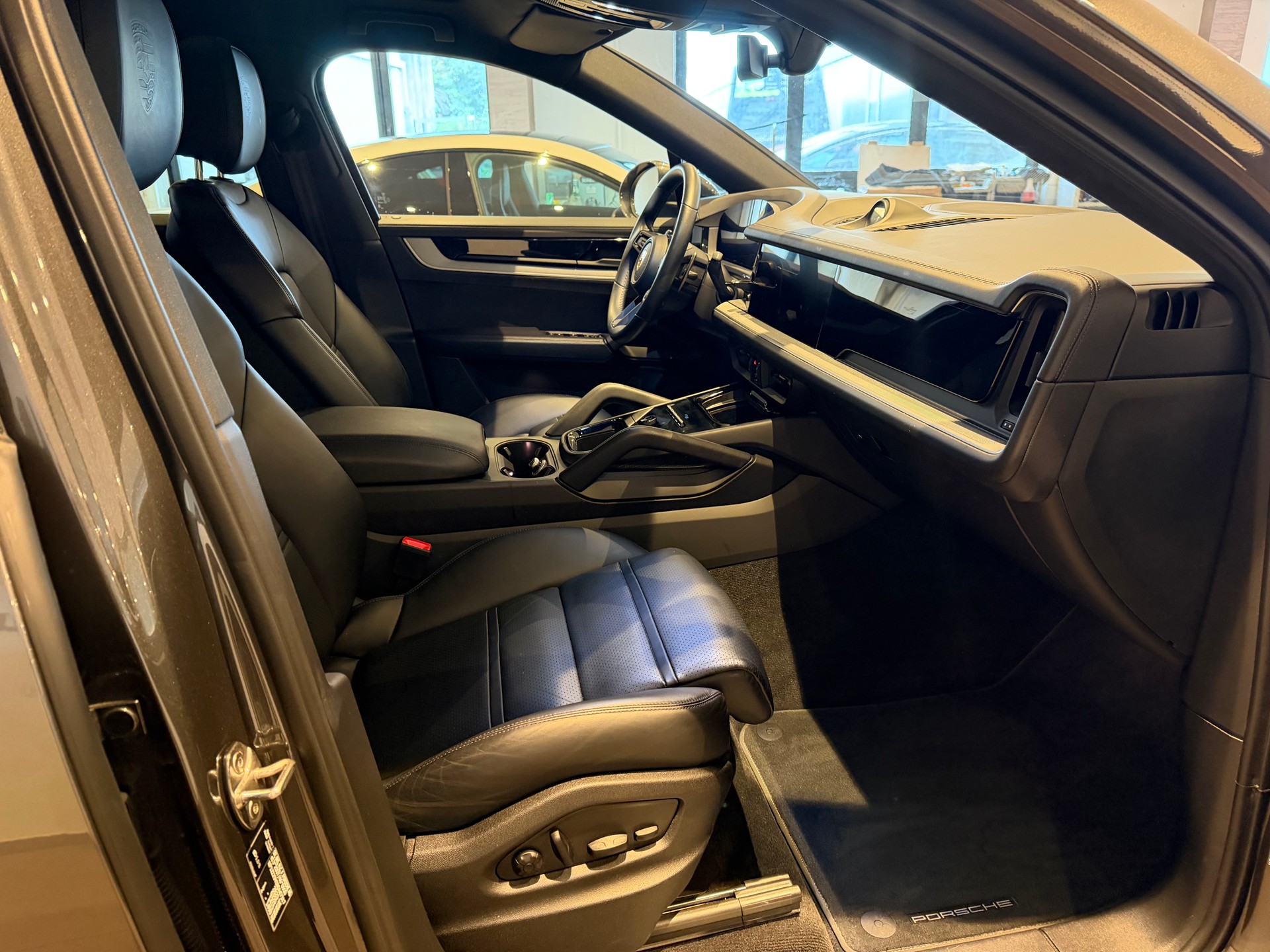 PORSCHE Cayenne Coupé 3.0 V6-image-6