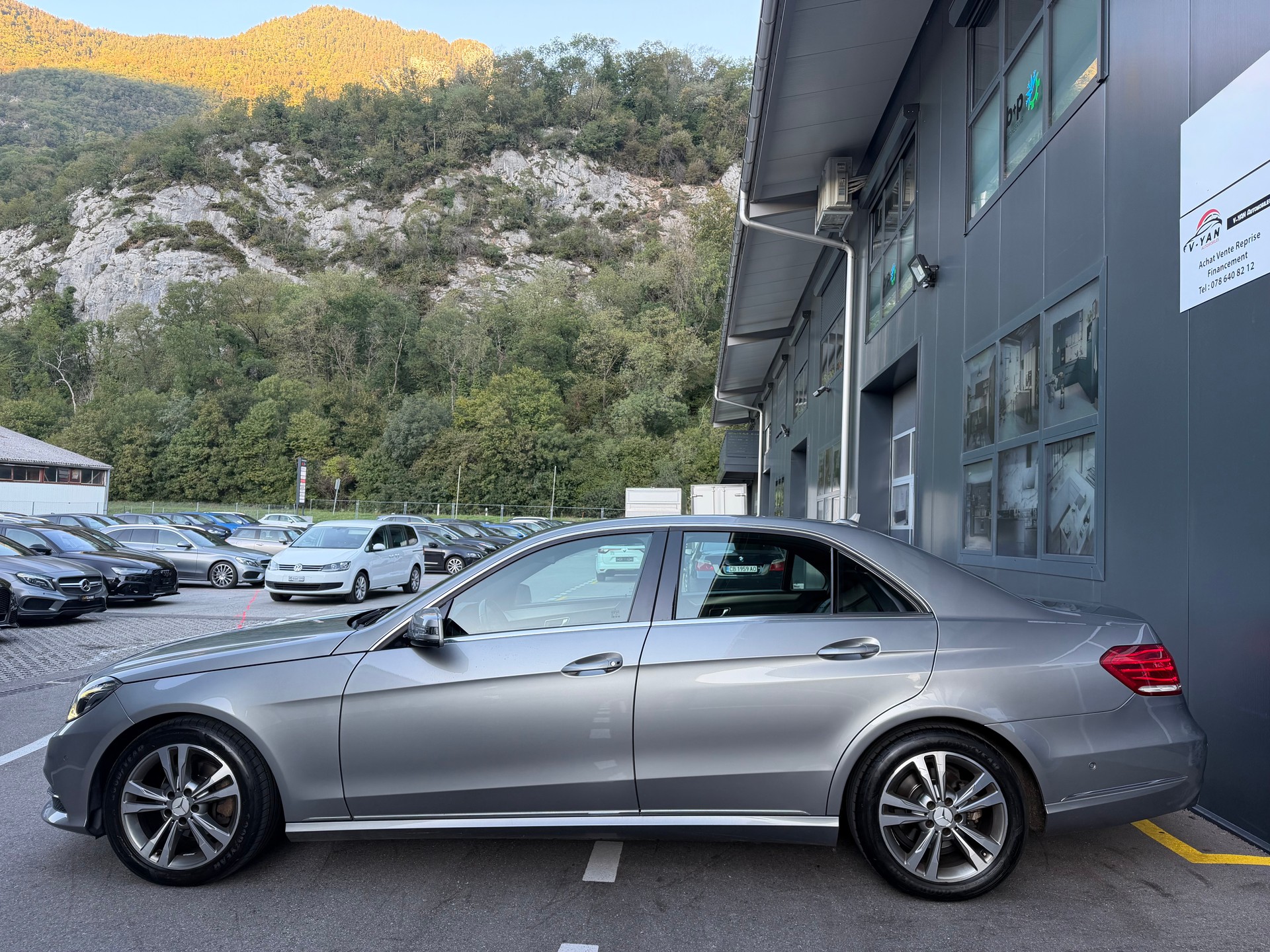 MERCEDES-BENZ E 220 CDI Avantgarde 7G-Tronic-image-2