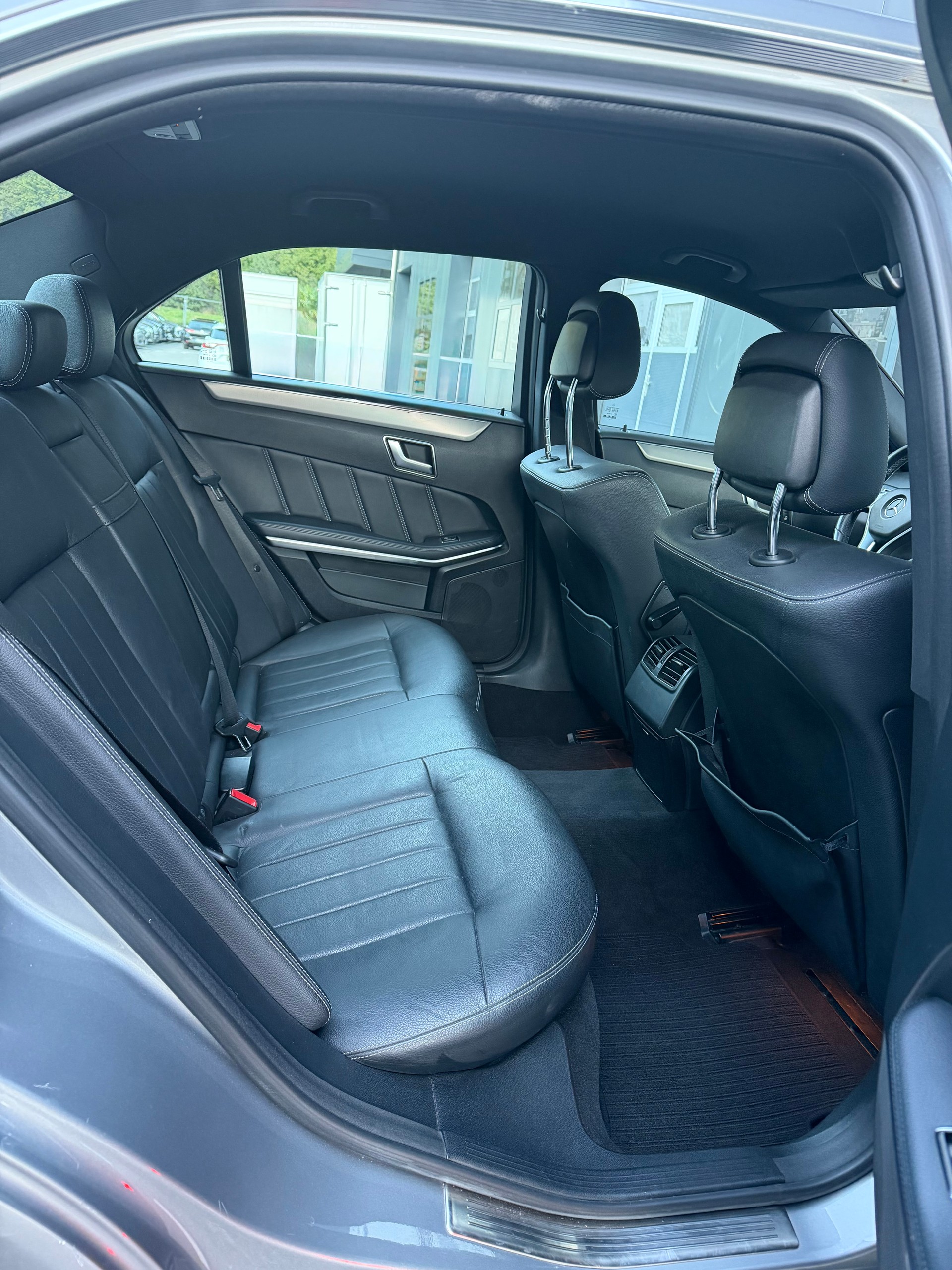 MERCEDES-BENZ E 220 CDI Avantgarde 7G-Tronic-image-8