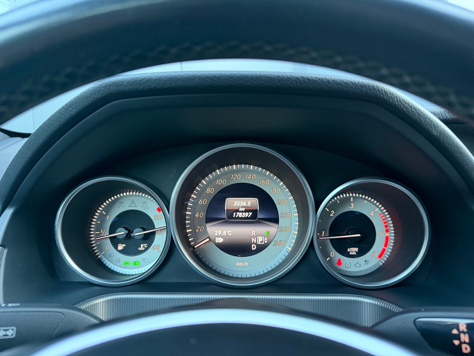 MERCEDES-BENZ E 220 CDI Avantgarde 7G-Tronic-image-13