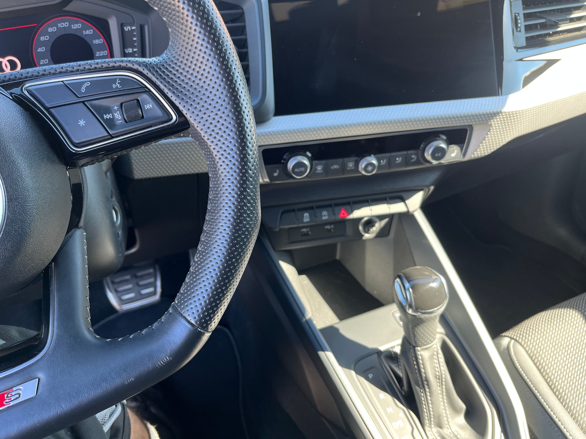 AUDI A1 Sportback 30 TFSI S Line S-tronic-image-5