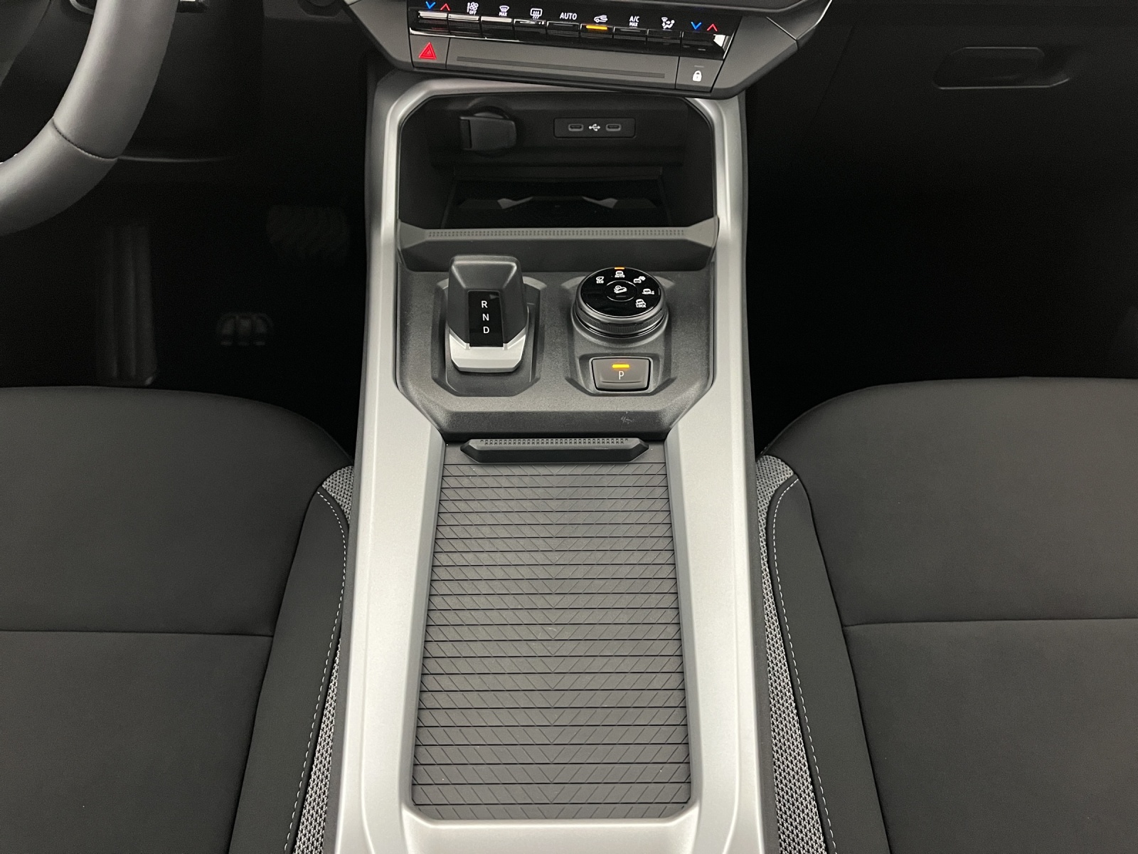DACIA Bigster 1.2 Hybrid Journey 4WD-image-13