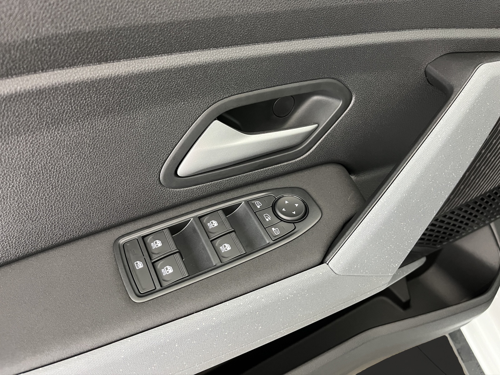 DACIA Bigster 1.2 Hybrid Journey 4WD-image-12