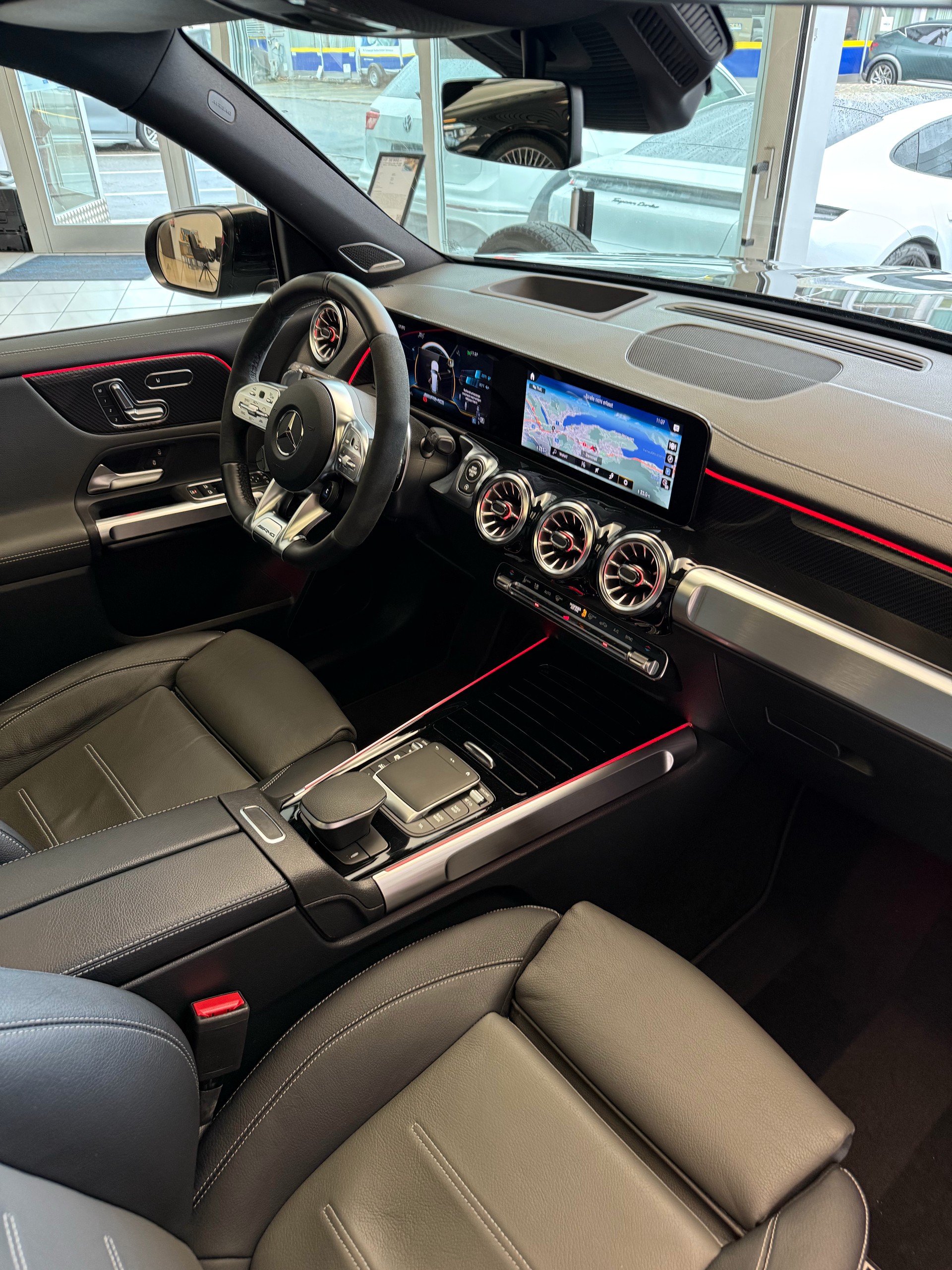 MERCEDES-BENZ GLB 35 AMG 4Matic 8G-Tronic-image-14
