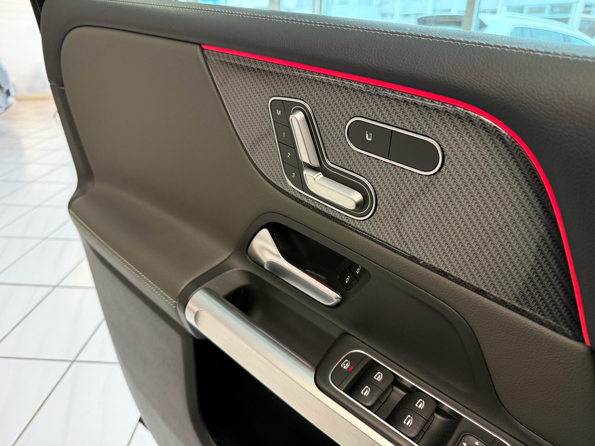 MERCEDES-BENZ GLB 35 AMG 4Matic 8G-Tronic-image-26