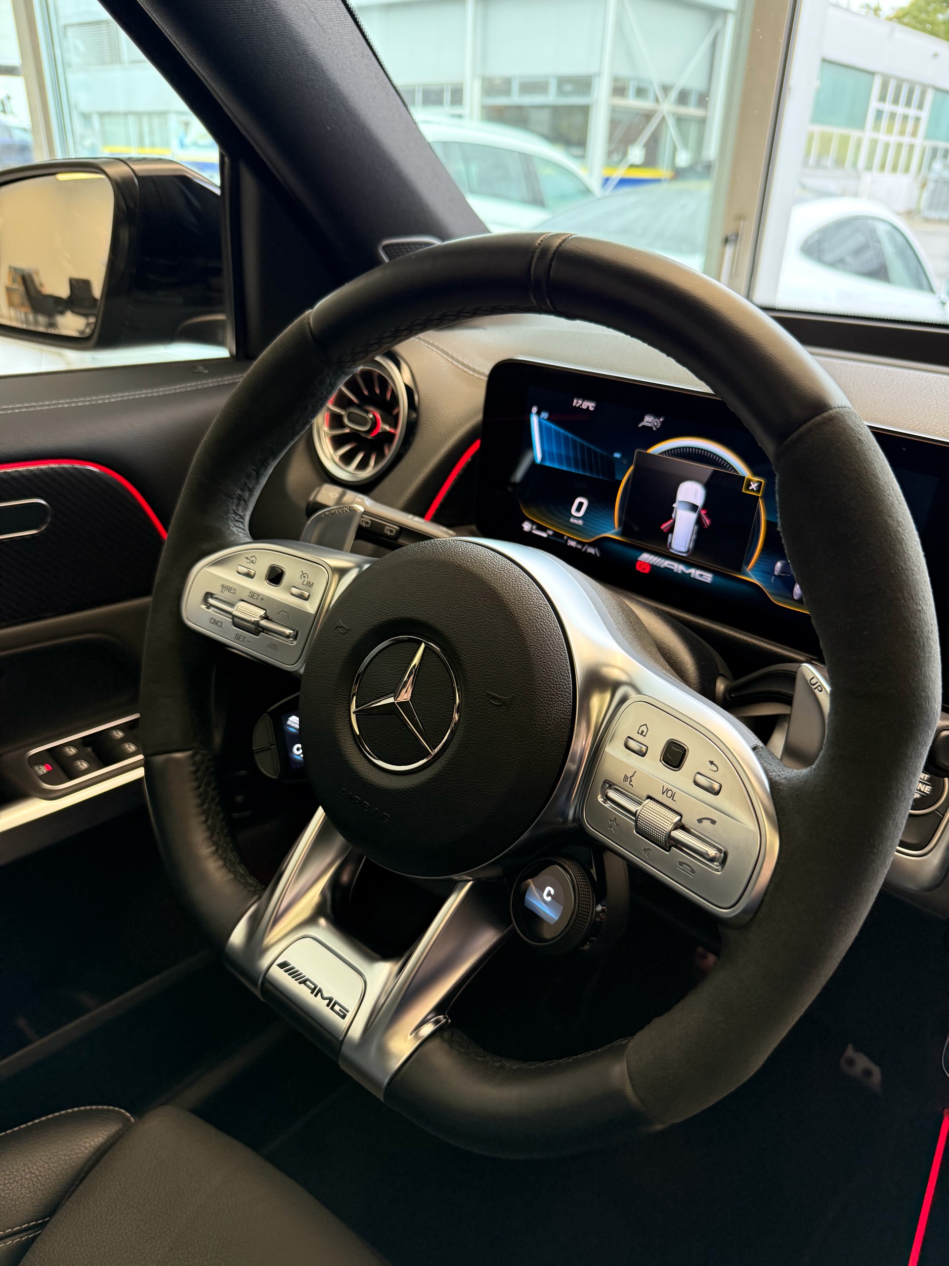 MERCEDES-BENZ GLB 35 AMG 4Matic 8G-Tronic-image-15