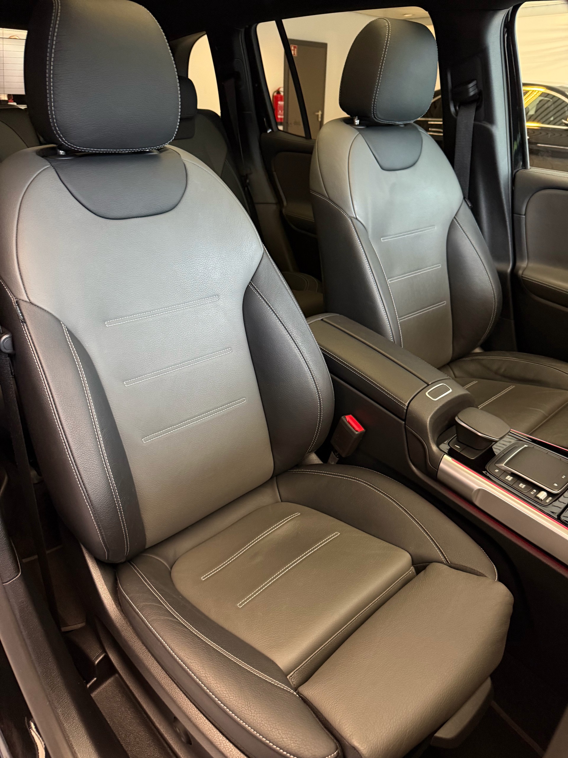 MERCEDES-BENZ GLB 35 AMG 4Matic 8G-Tronic-image-13