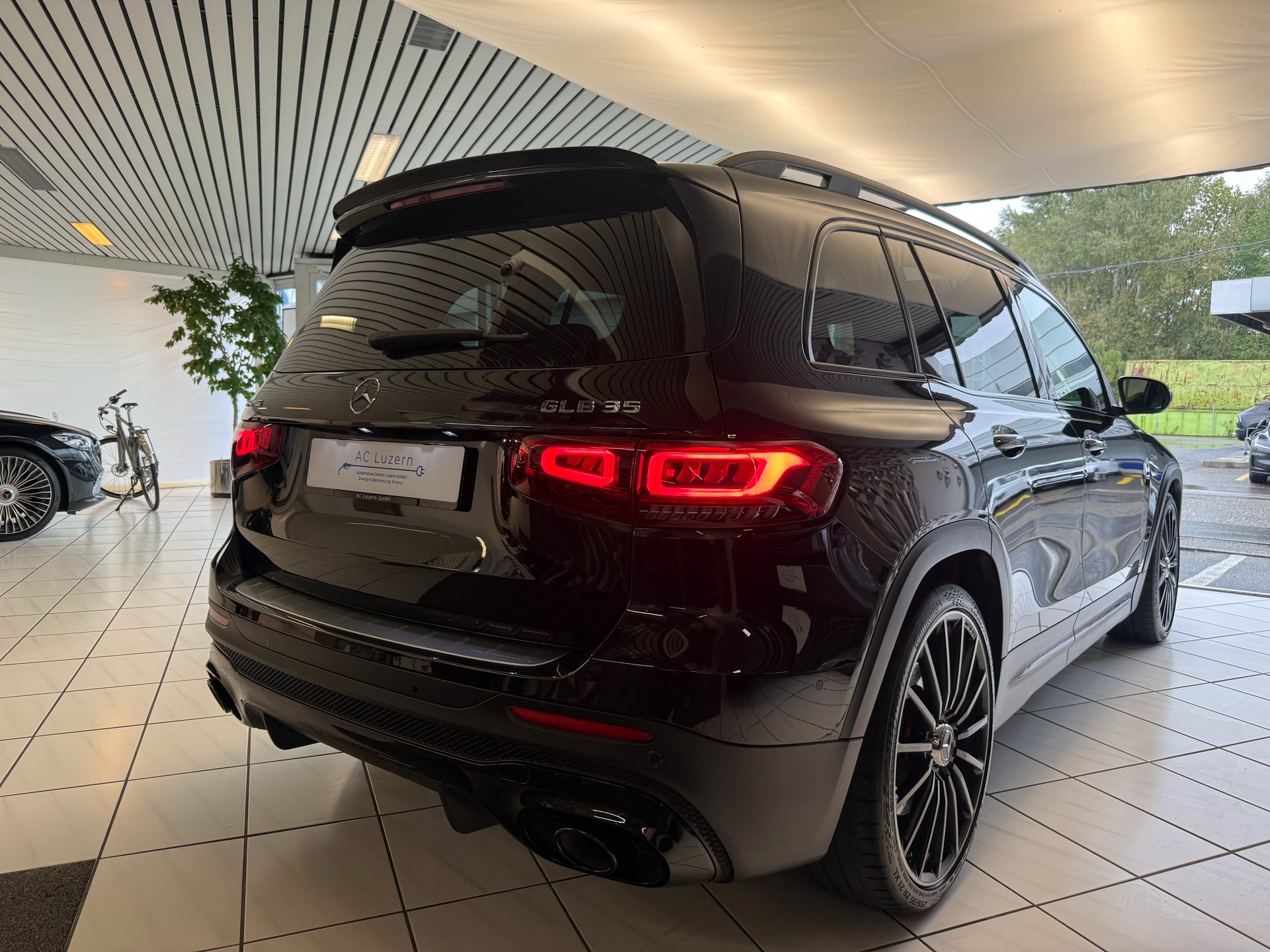 MERCEDES-BENZ GLB 35 AMG 4Matic 8G-Tronic-showroom-element-2