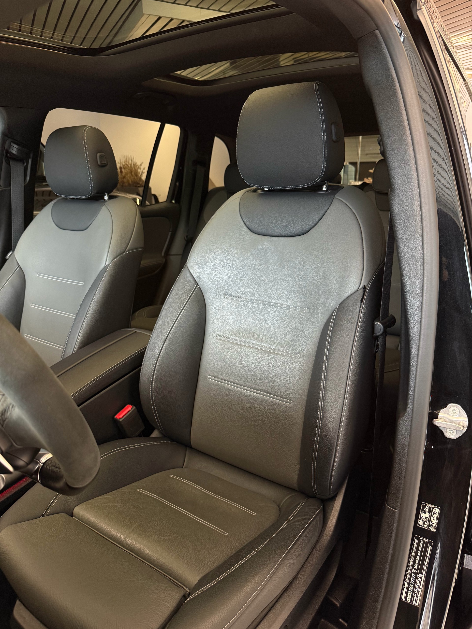 MERCEDES-BENZ GLB 35 AMG 4Matic 8G-Tronic-image-5