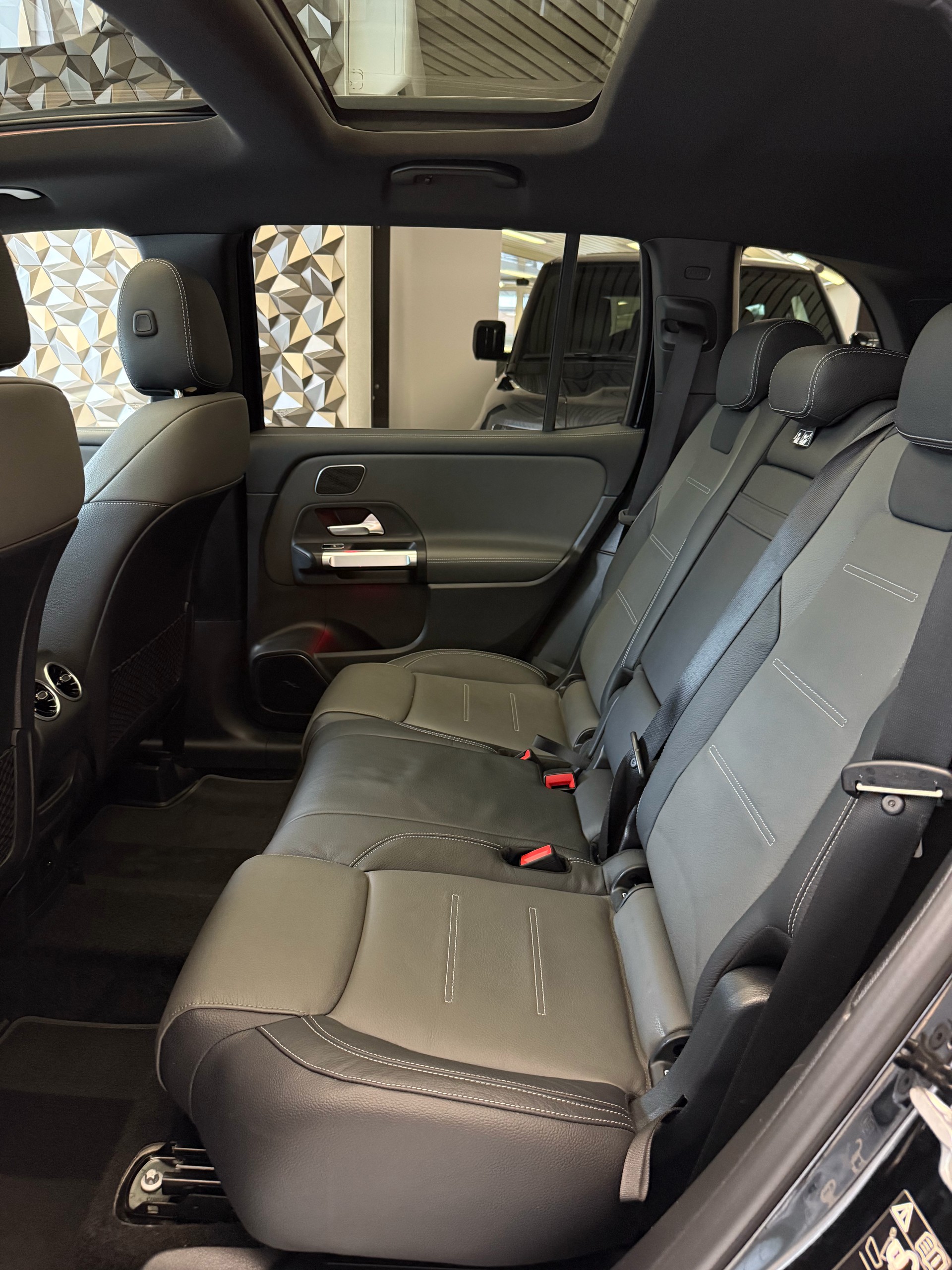 MERCEDES-BENZ GLB 35 AMG 4Matic 8G-Tronic-image-7