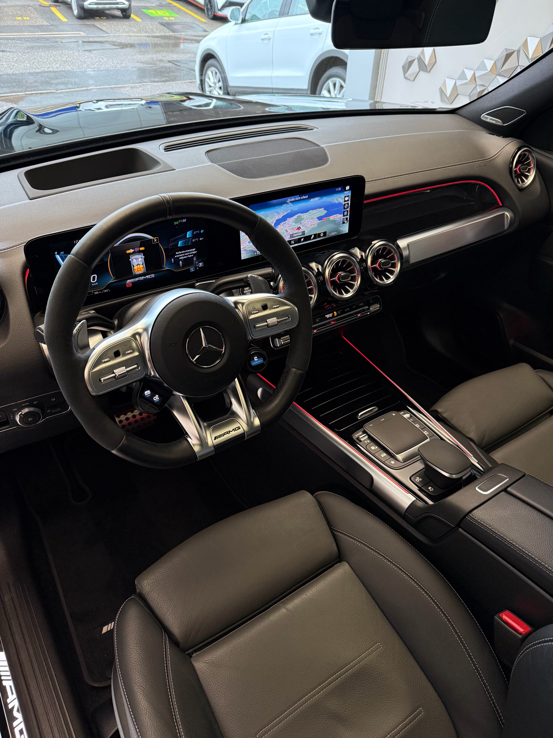 MERCEDES-BENZ GLB 35 AMG 4Matic 8G-Tronic-image-4