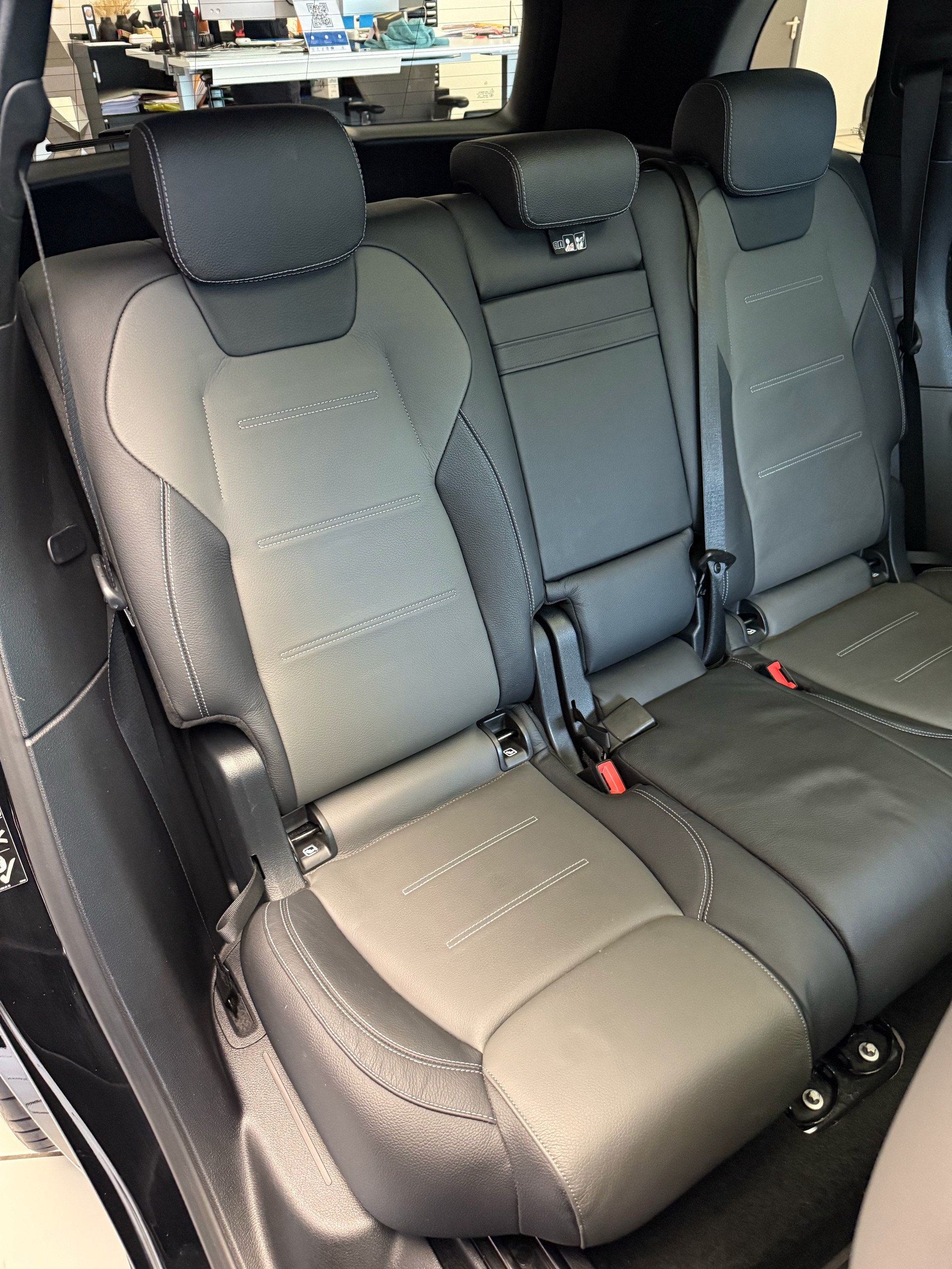 MERCEDES-BENZ GLB 35 AMG 4Matic 8G-Tronic-image-11