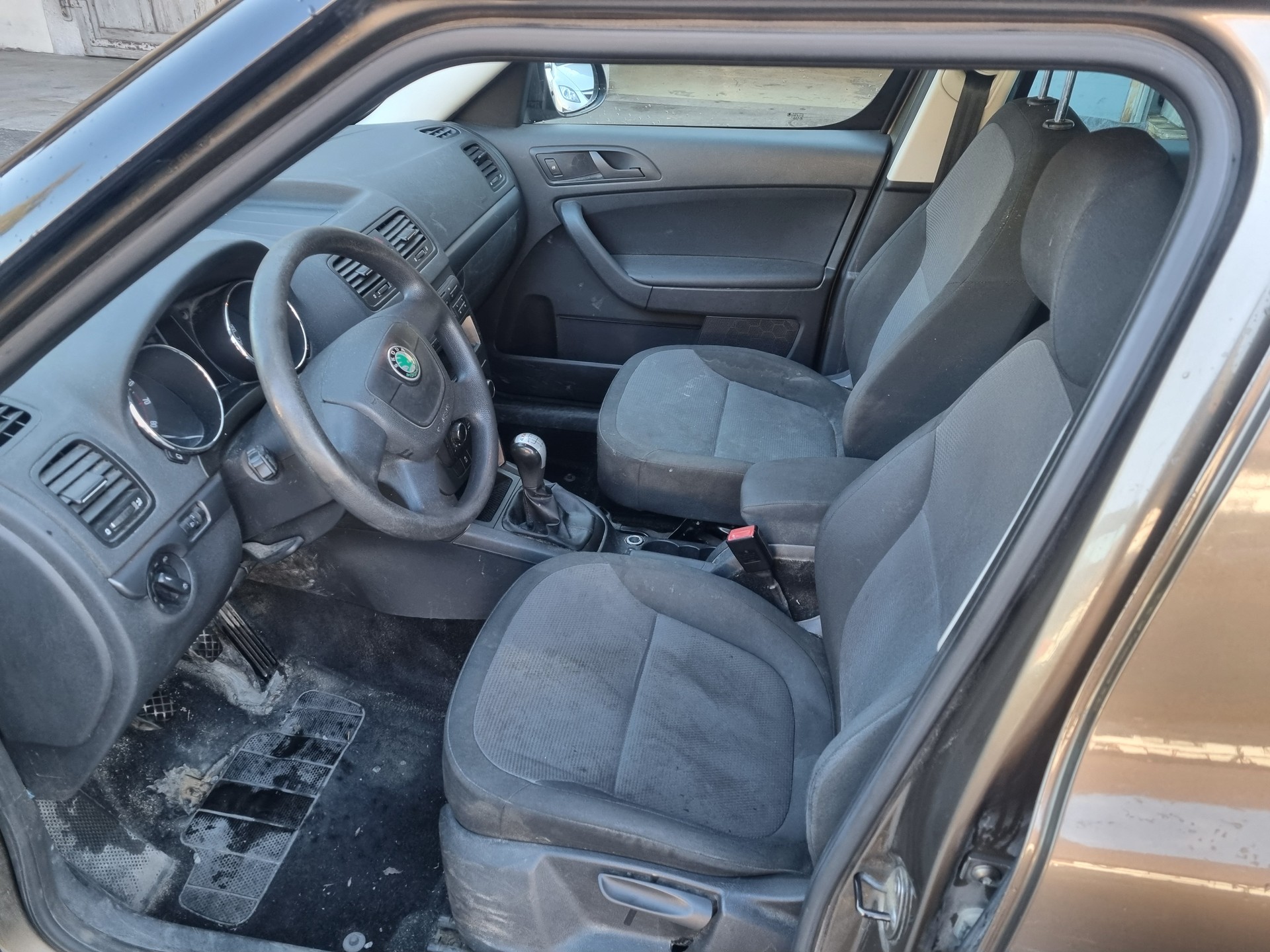 SKODA Yeti 1.8 TSI Ambition 4x4-image-8