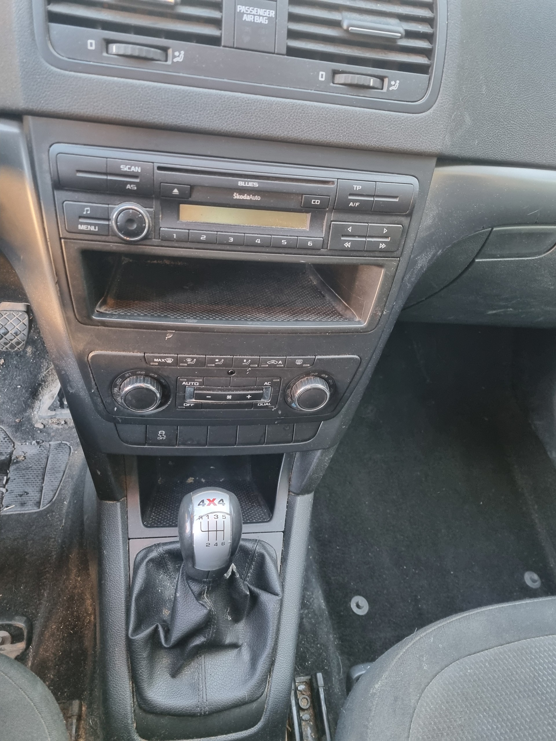 SKODA Yeti 1.8 TSI Ambition 4x4-image-10