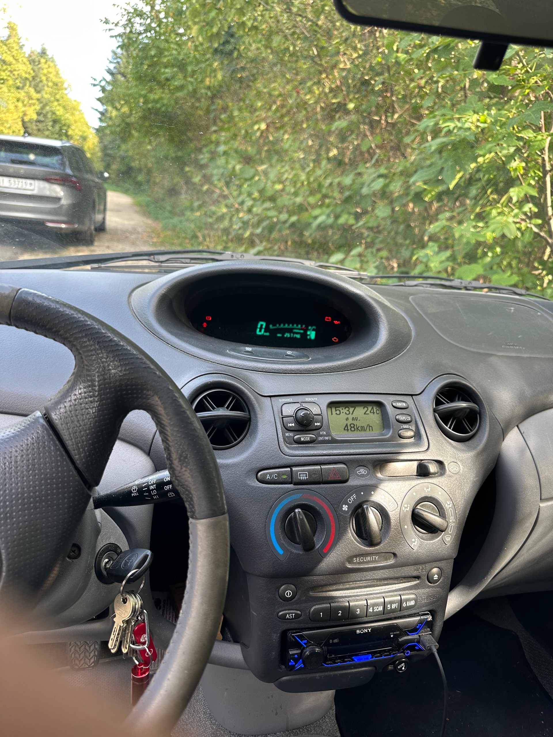 TOYOTA YARIS-image-1