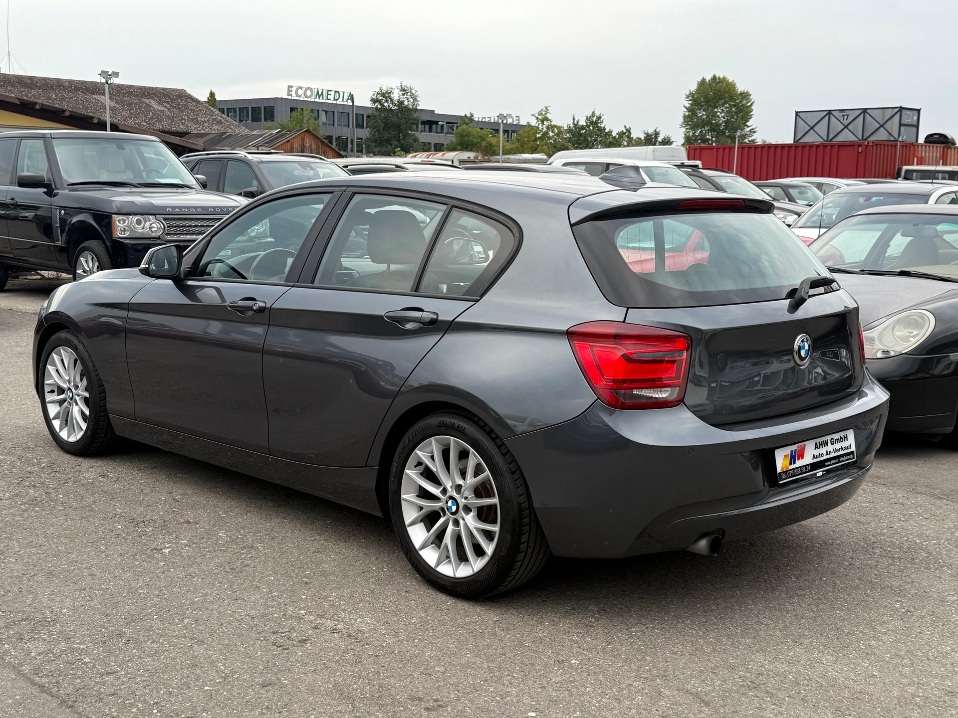 BMW 118i / Frisch ab MFK & Service / 8-fach bereift / Leder / Sitzheizung / Xenon / PDC-image-5