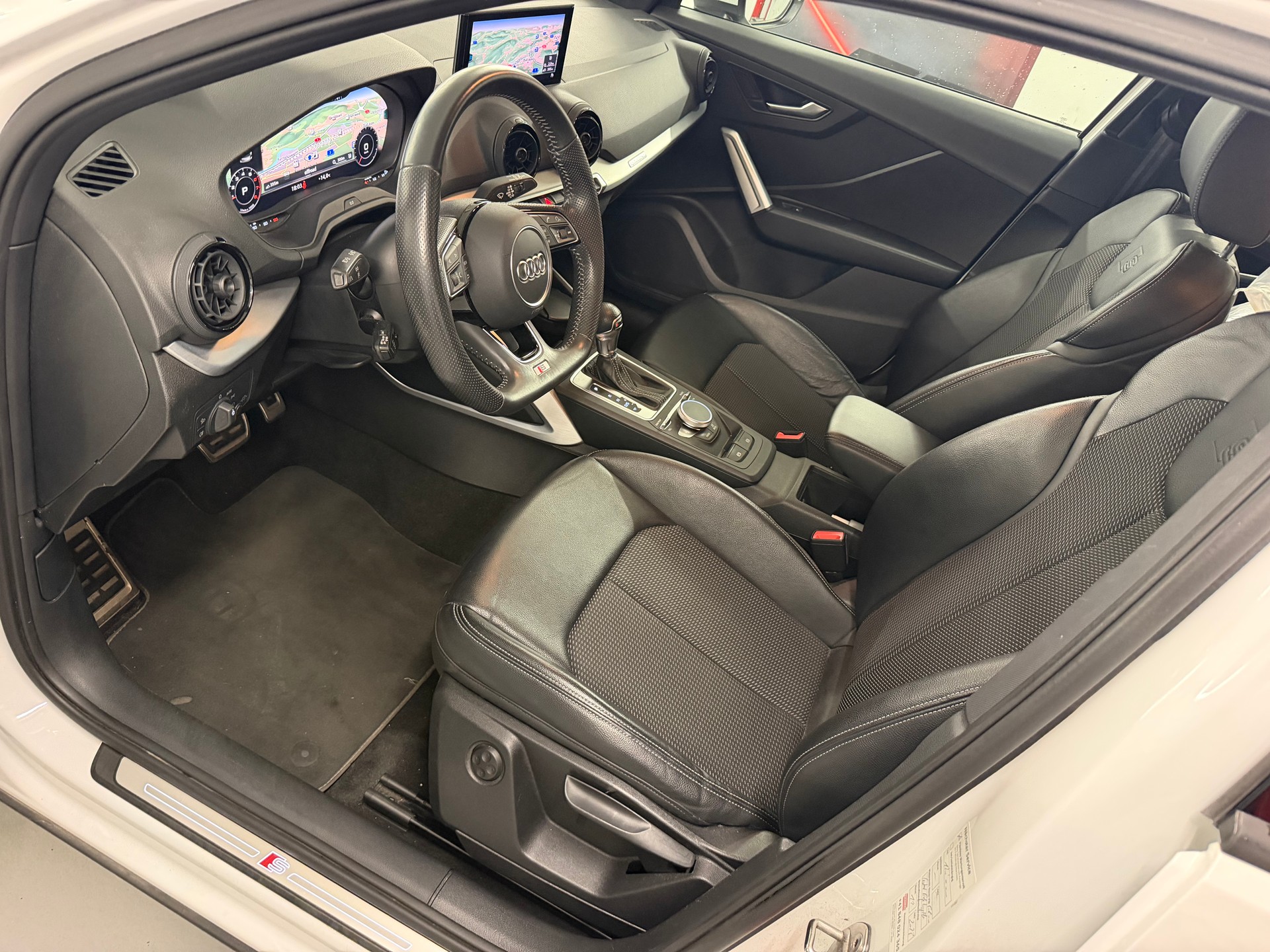 AUDI Q2 2.0 TFSI sport quattro S-tronic-image-6