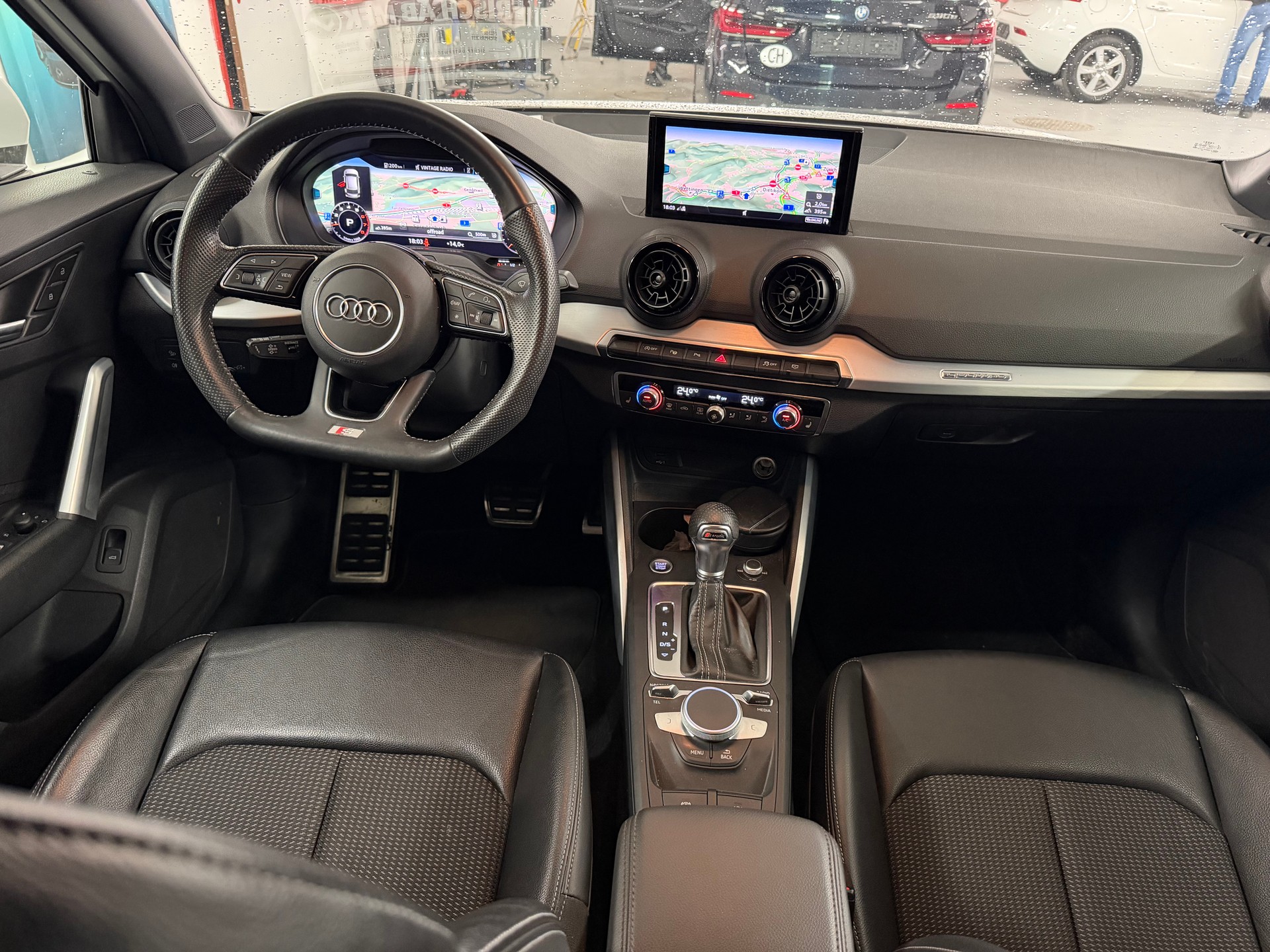 AUDI Q2 2.0 TFSI sport quattro S-tronic-image-9