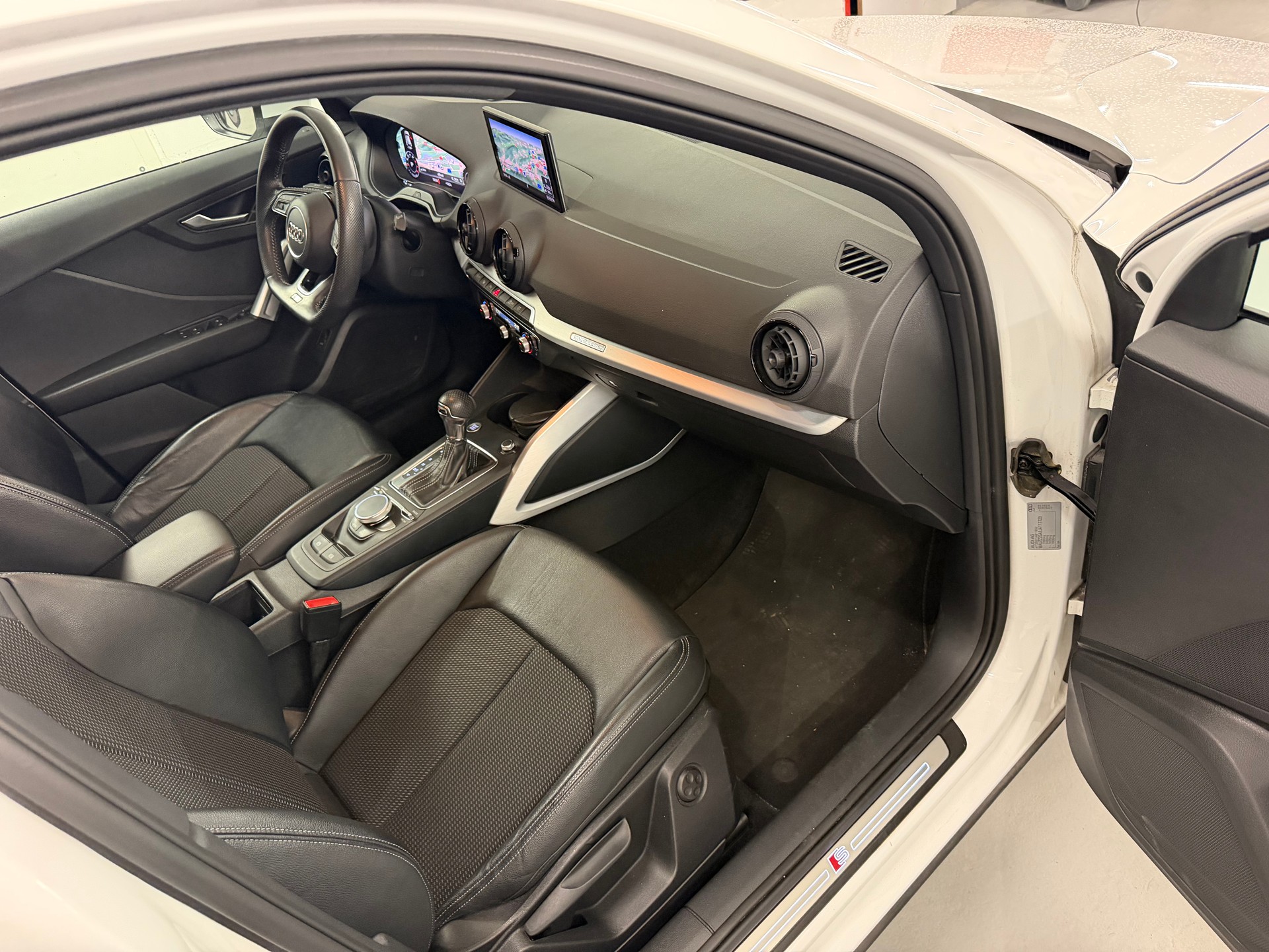 AUDI Q2 2.0 TFSI sport quattro S-tronic-image-10