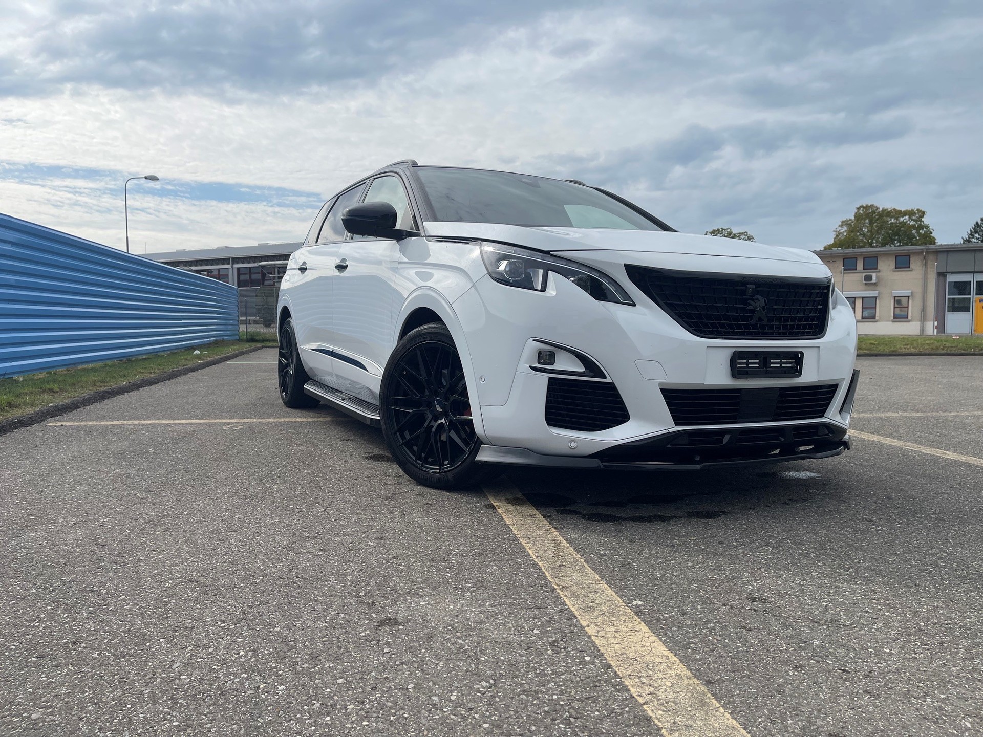 PEUGEOT 5008 1.6 PureTech GT Line-image-8