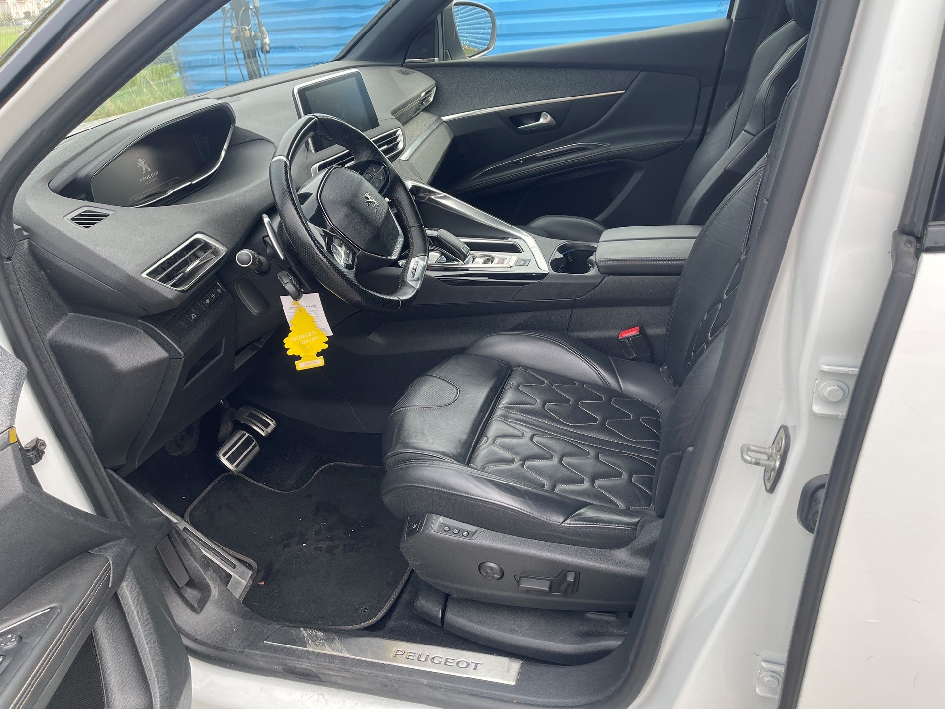 PEUGEOT 5008 1.6 PureTech GT Line-image-4